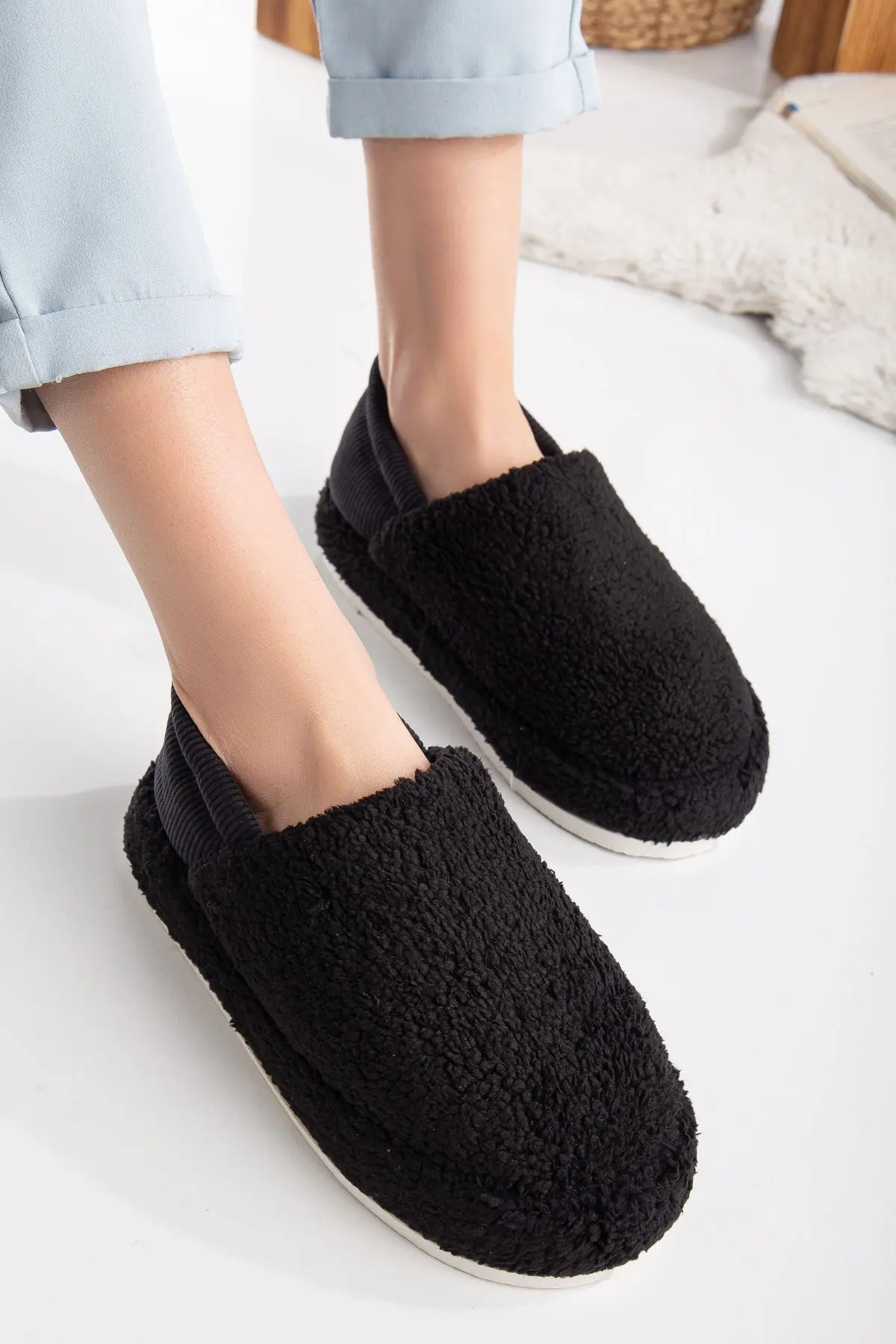 Kuzu Kumaş Yünlü Sessiz Taban Lastikli Kadın Ev Ayakkabısı Ev Botu Panduf