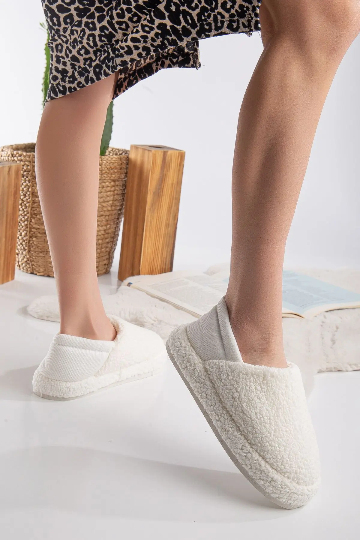 Kuzu Kumaş Yünlü Sessiz Taban Lastikli Kadın Ev Ayakkabısı Ev Botu Panduf