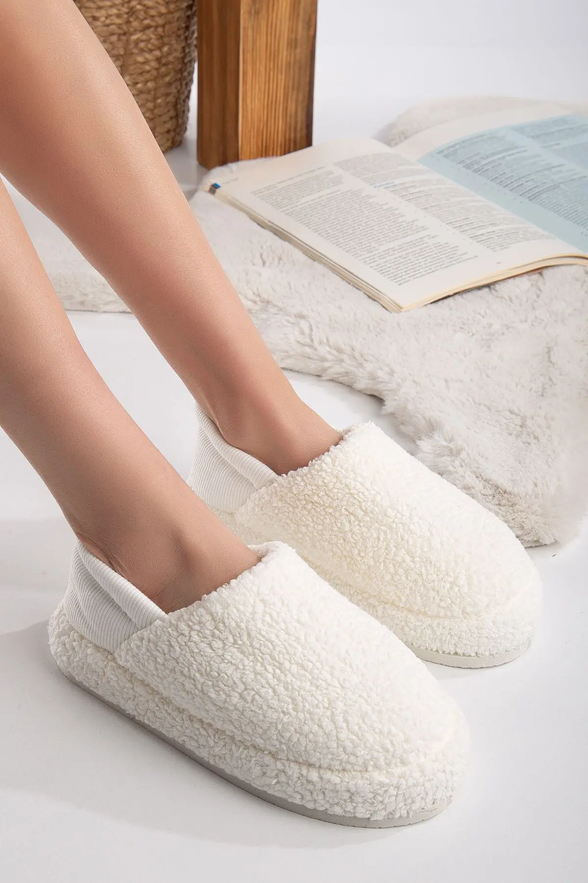 Kuzu Kumaş Yünlü Sessiz Taban Lastikli Kadın Ev Ayakkabısı Ev Botu Panduf