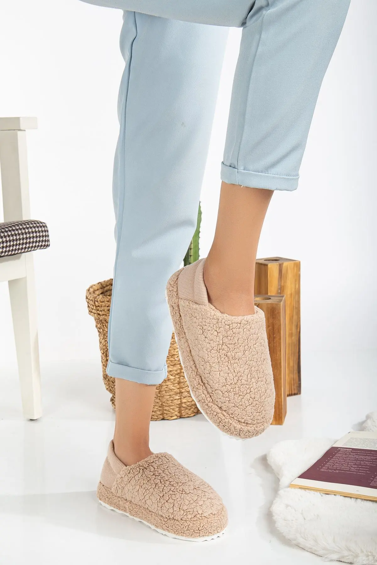 Kuzu Kumaş Yünlü Sessiz Taban Lastikli Kadın Ev Ayakkabısı Ev Botu Panduf