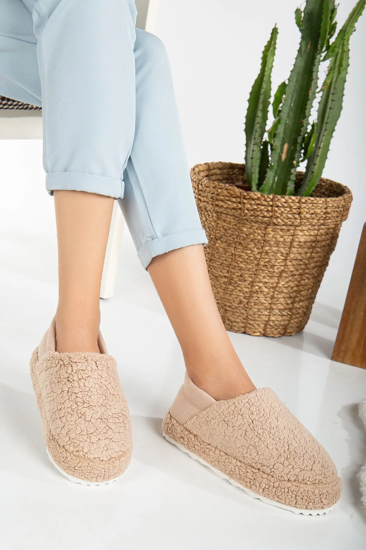 Kuzu Kumaş Yünlü Sessiz Taban Lastikli Kadın Ev Ayakkabısı Ev Botu Panduf