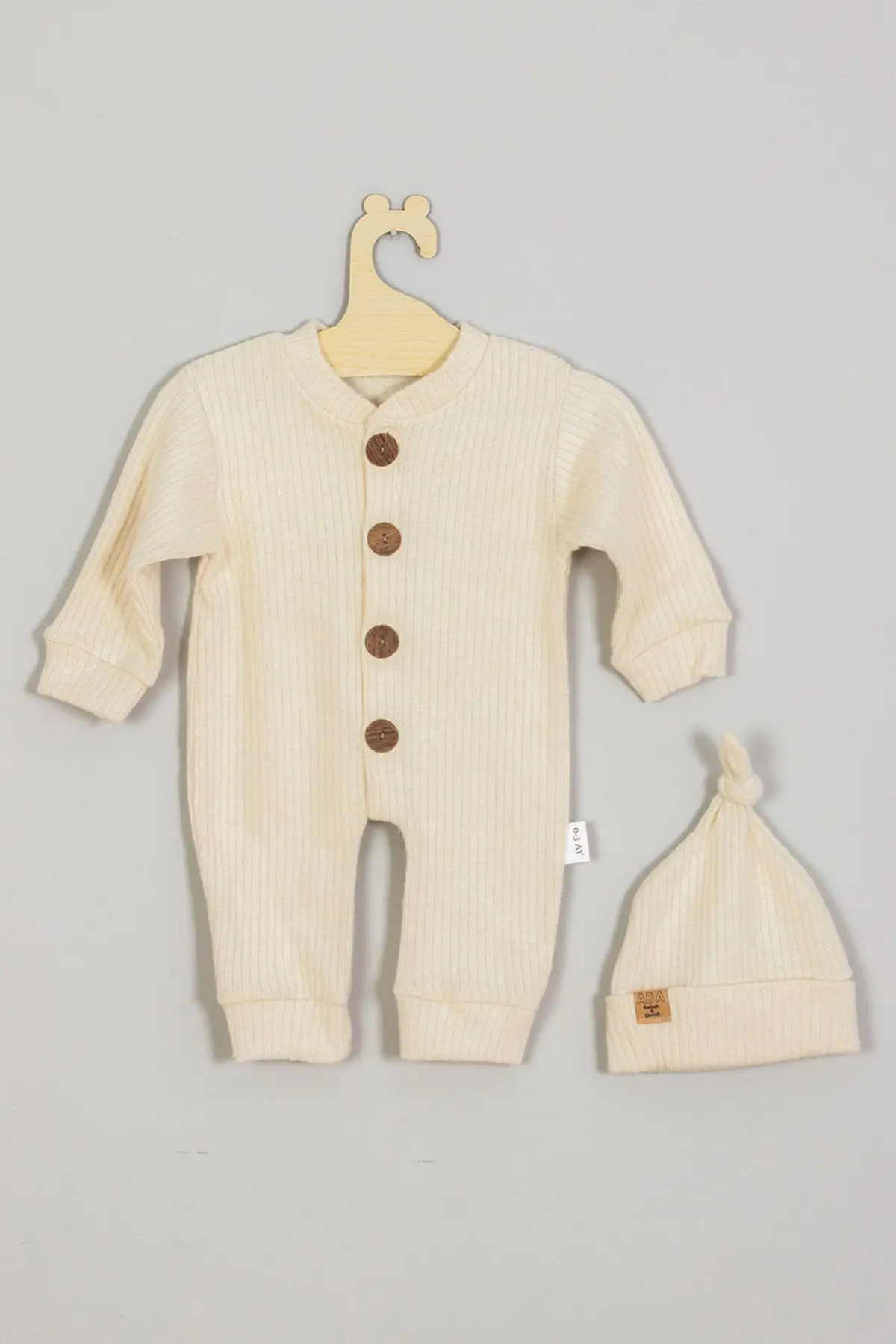 ADABEBEK %100 Pamuk Ahşap Düğmeli Fitilli Şapkalı Bebek Tulum