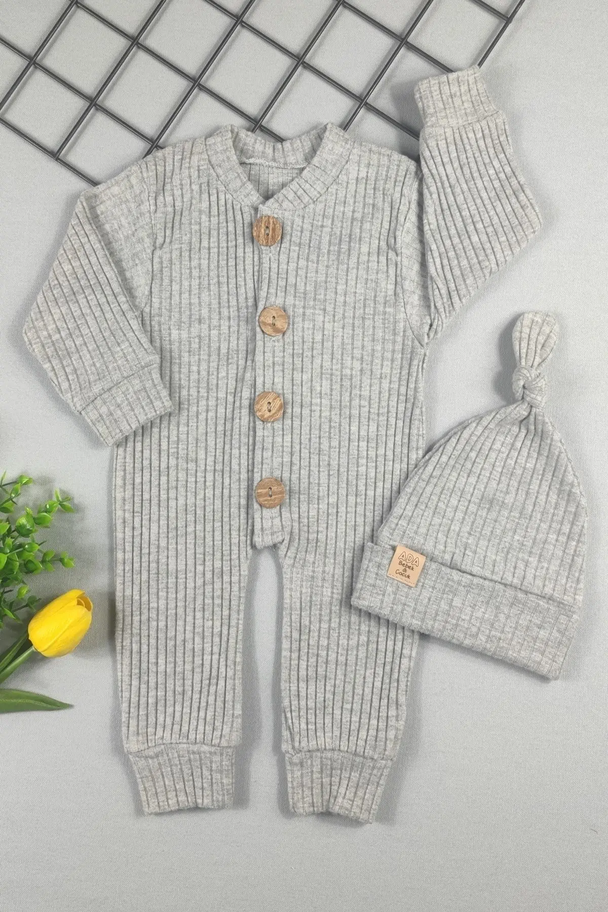 ADABEBEK %100 Pamuk Ahşap Düğmeli Fitilli Tarz Şapkalı Bebek Tulum