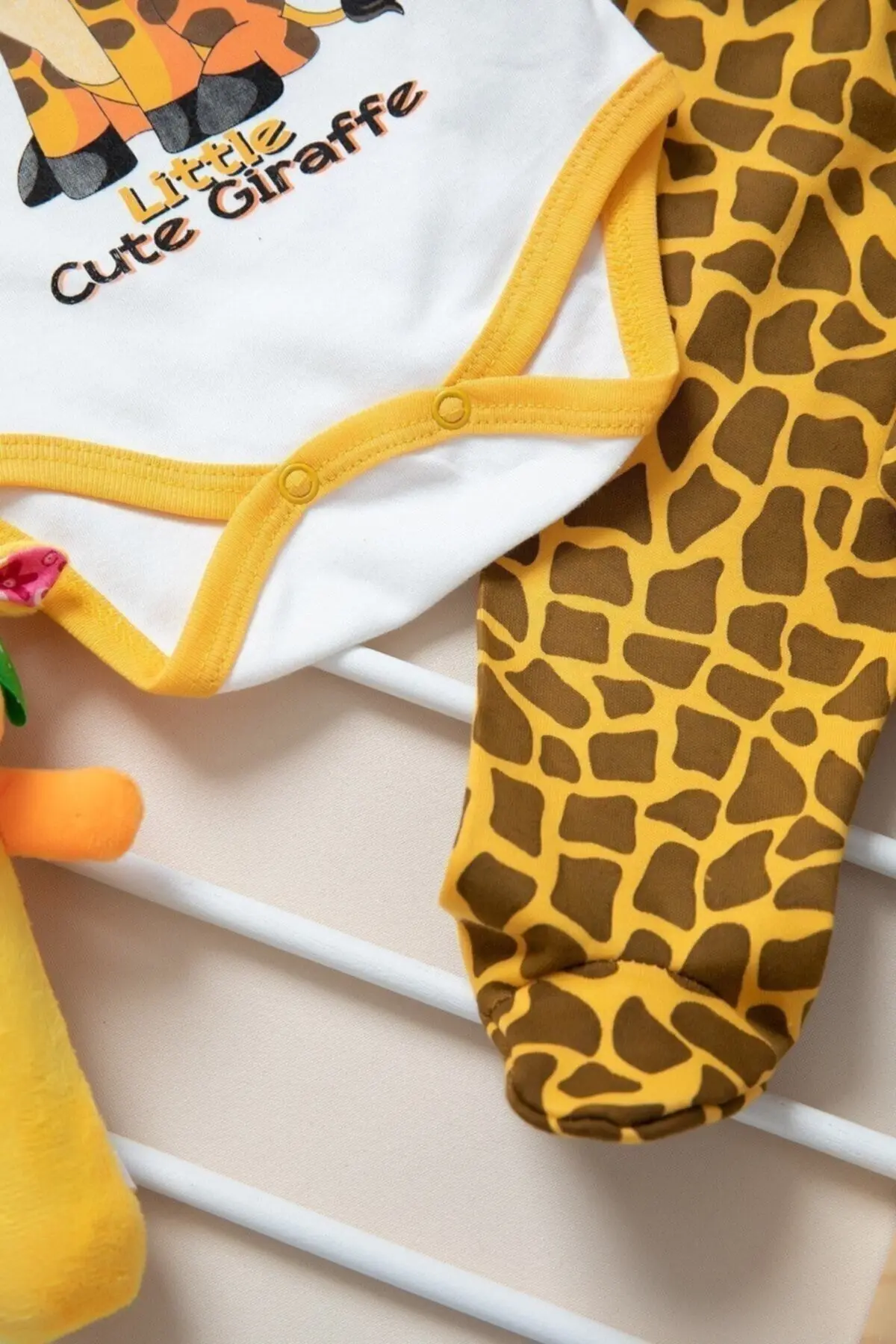 Unisex Bebek Sarı Zürafa Zıbın Takımı 3 Lü