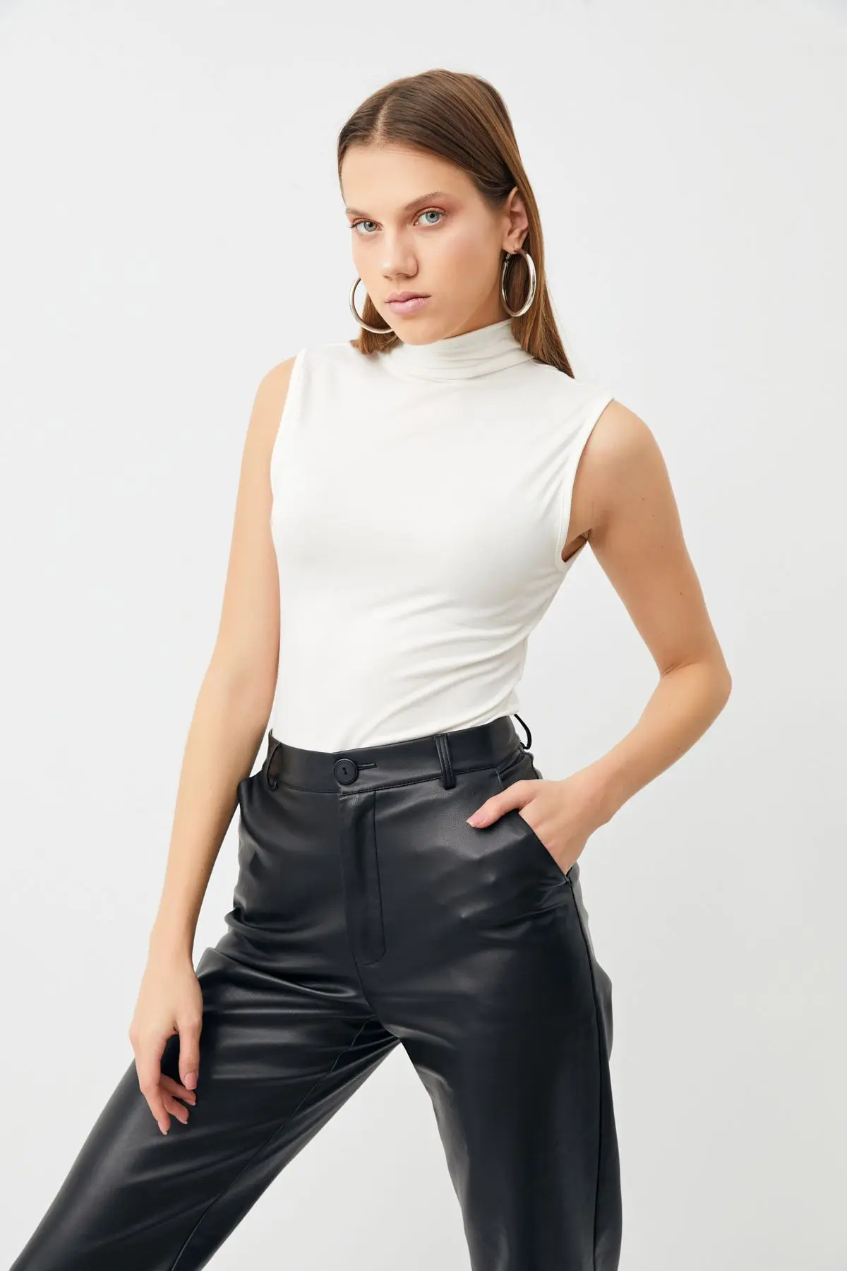 Kadın Siyah Beyaz Acı Kahve Kırmızı 4'lü Kolsuz Body