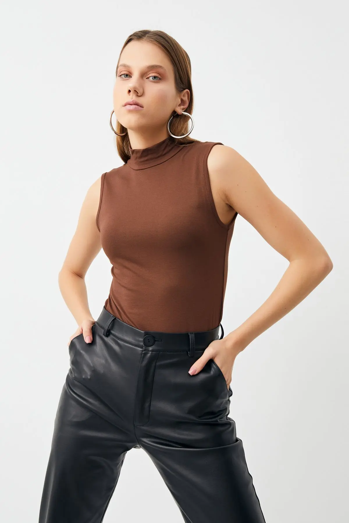 Kadın Siyah Beyaz Acı Kahve Kırmızı 4'lü Kolsuz Body