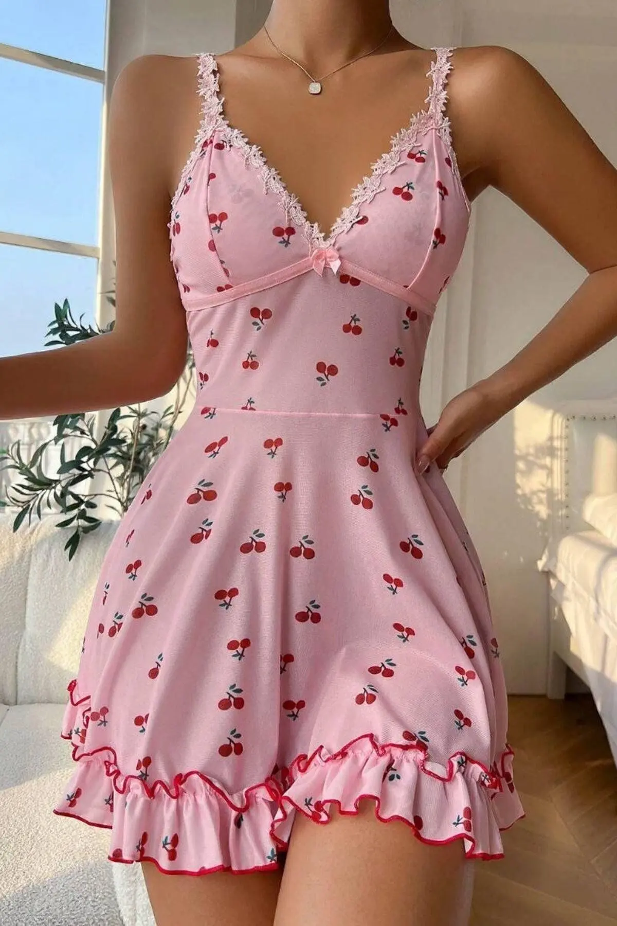 Romantik Pembe Kiraz Baskılı Askılı Tanga Ve Gecelik