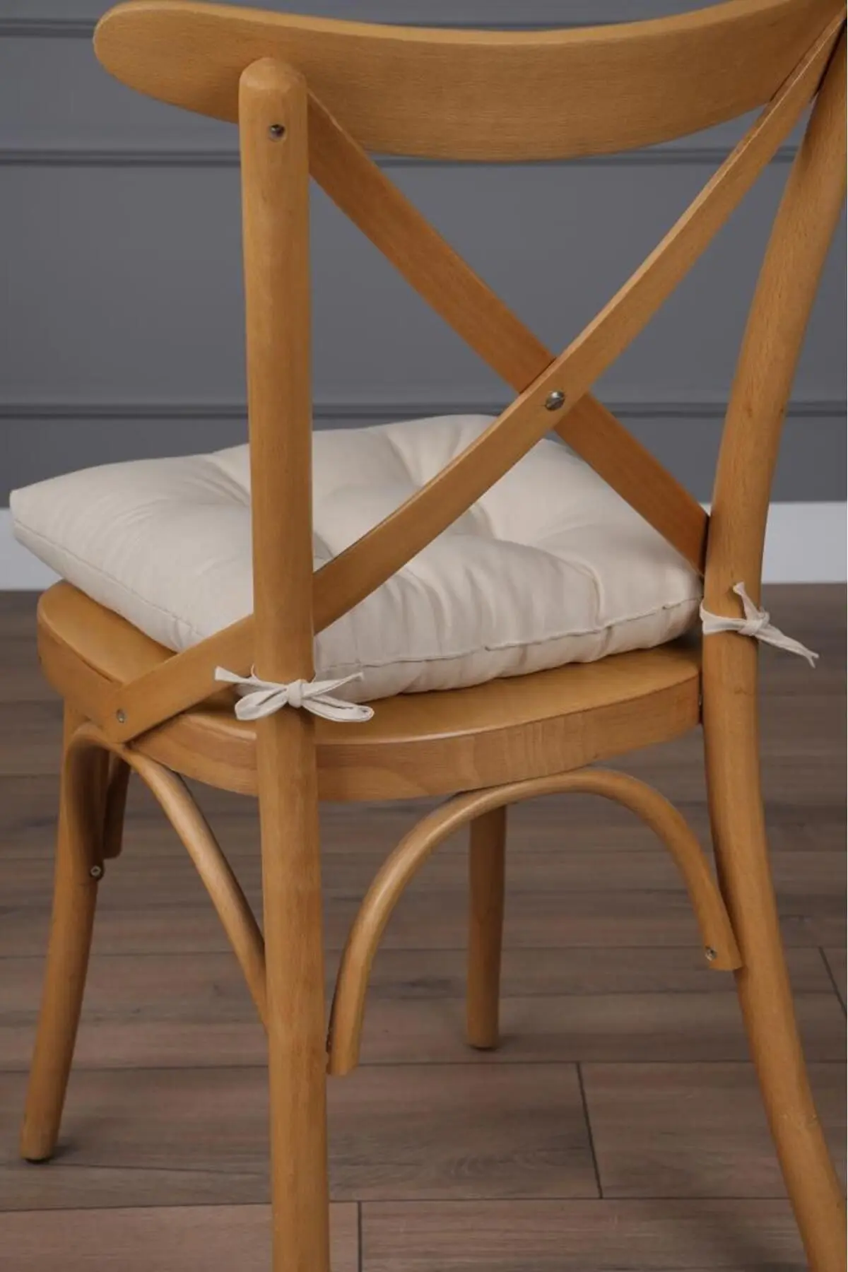 Gold Pofidik Bej Sandalye Minderi Özel Dikişli Bağcıklı 40x40cm