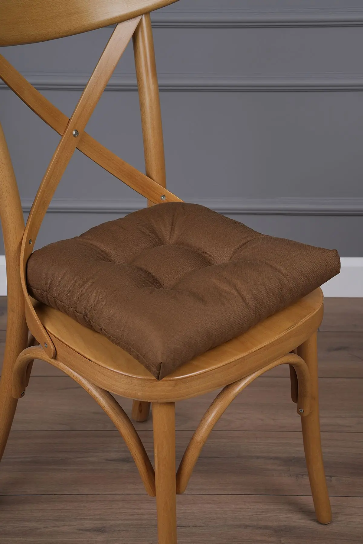 Gold Pofidik Kahve Sandalye Minderi Özel Dikişli Bağcıklı 40x40cm