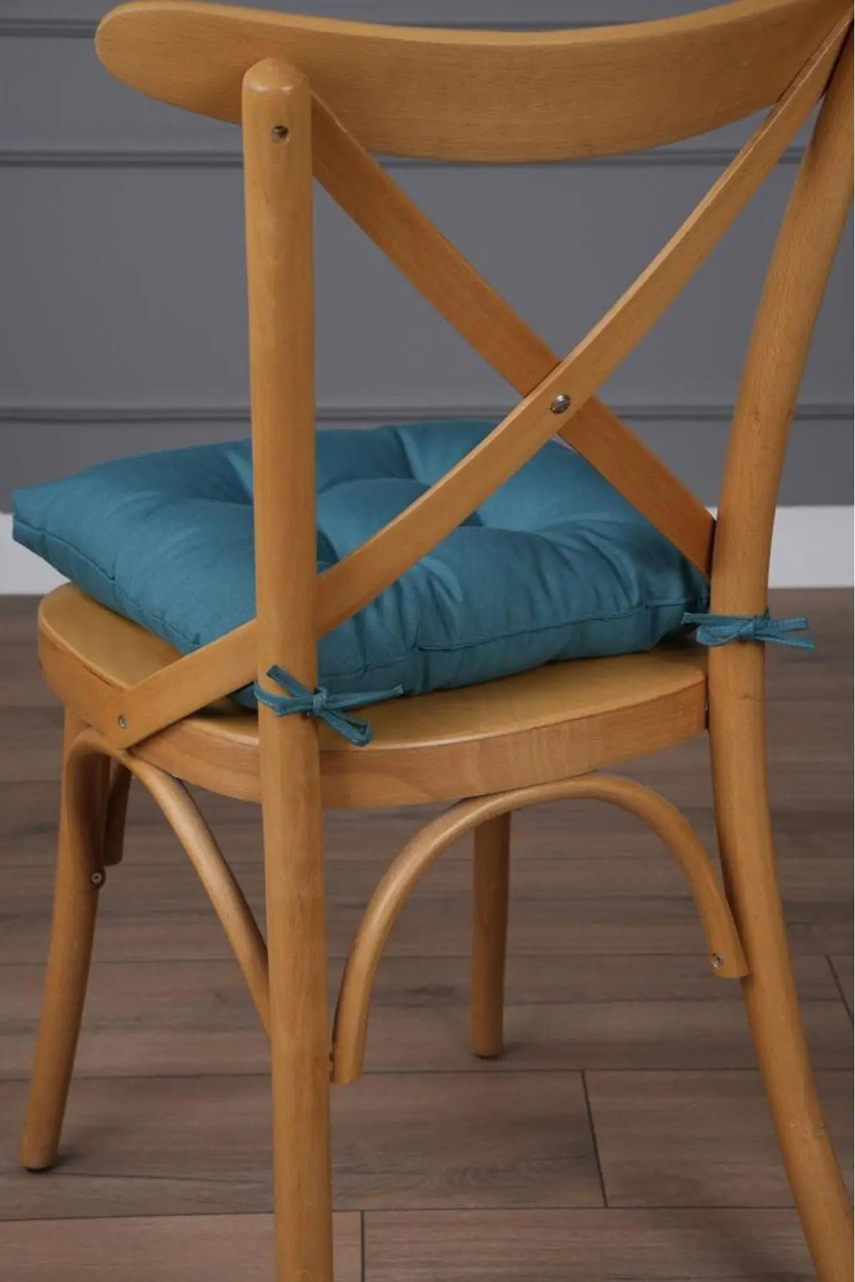 Gold Pofidik Zümrüt Yeşili Sandalye Minderi Özel Dikişli Bağcıklı 40x40cm