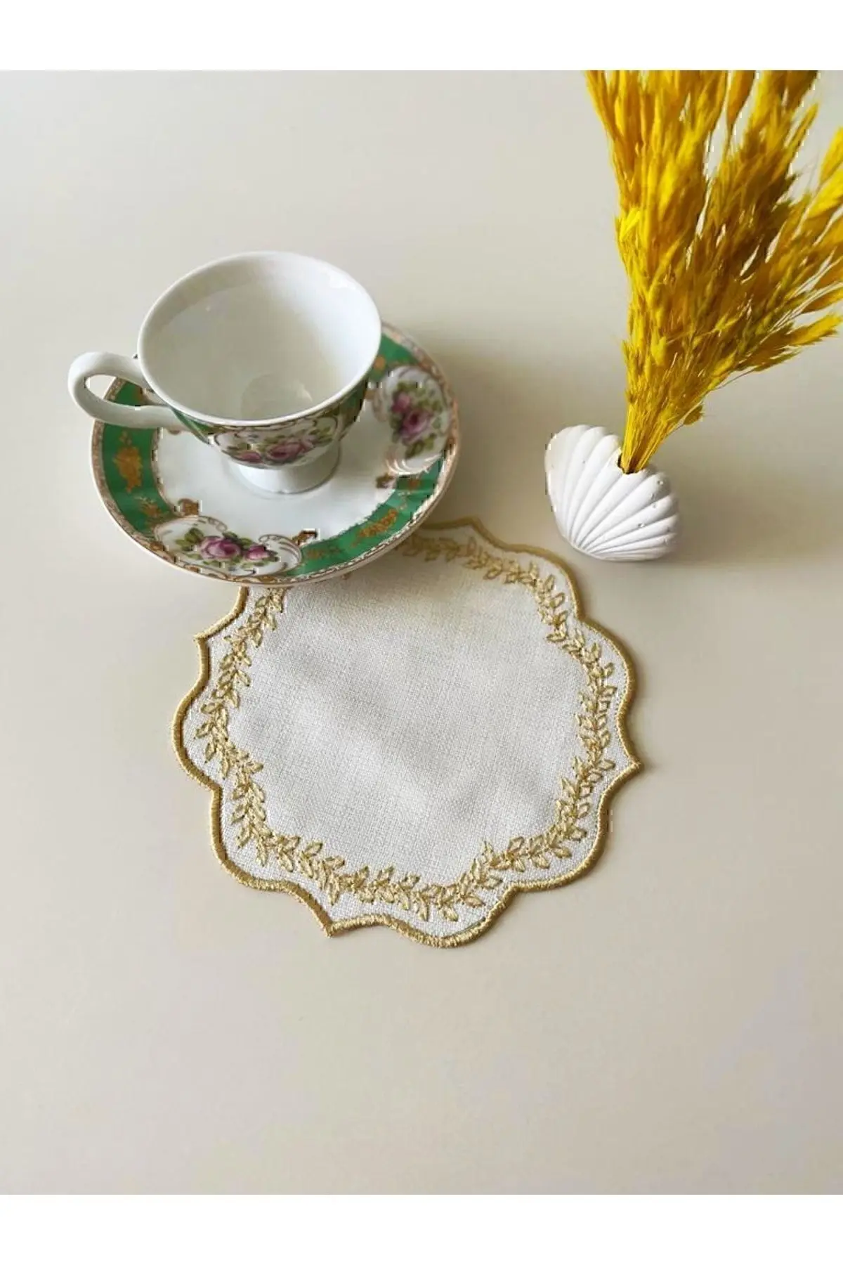 İNCİ ÇEYİZ 6 Adet Keten Kumaş Üzeri Nakışlı Kahve Yanı Kokteyl Peçetesi & Bardak Altlığı.