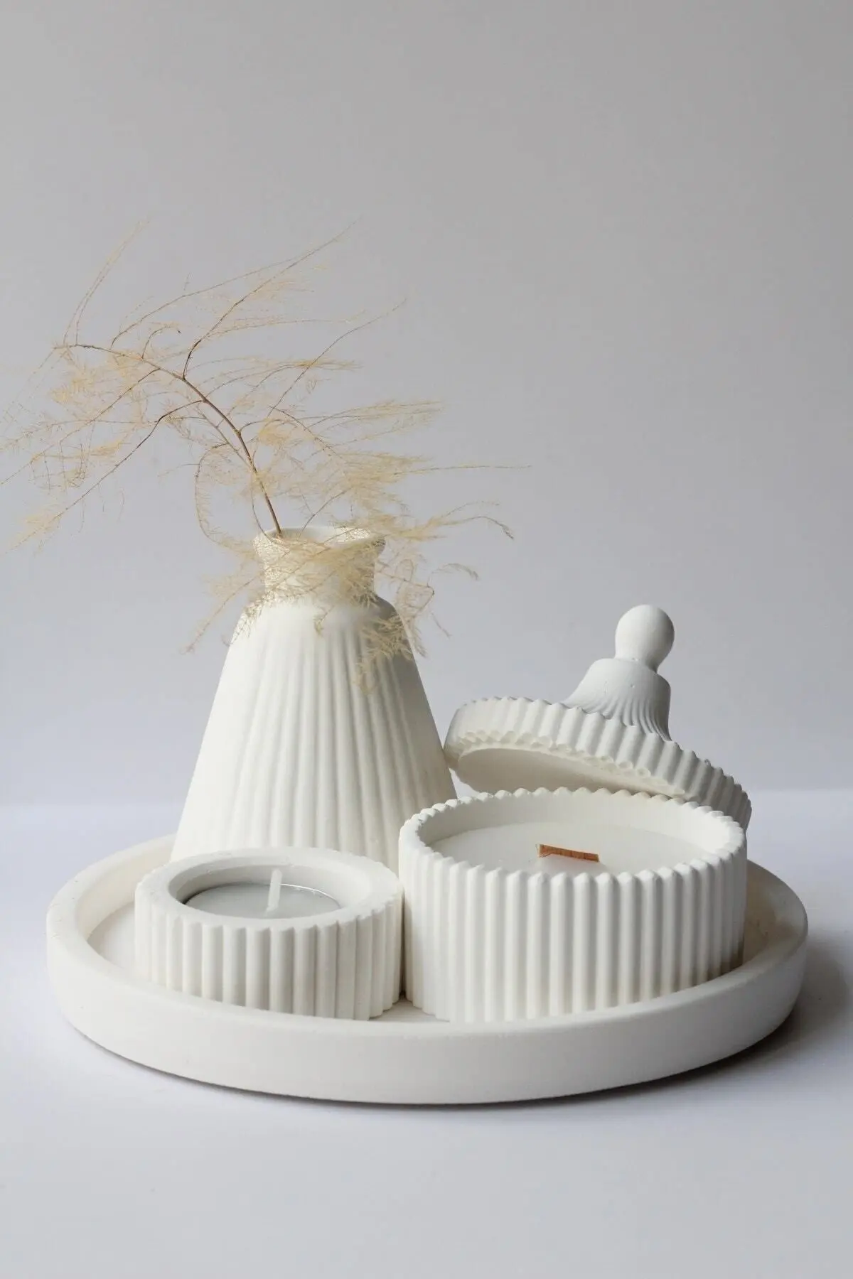 Beyaz Renk özel Tasarım Kokulu Mum Ve Üçgen Vazo Aksesuar Seti