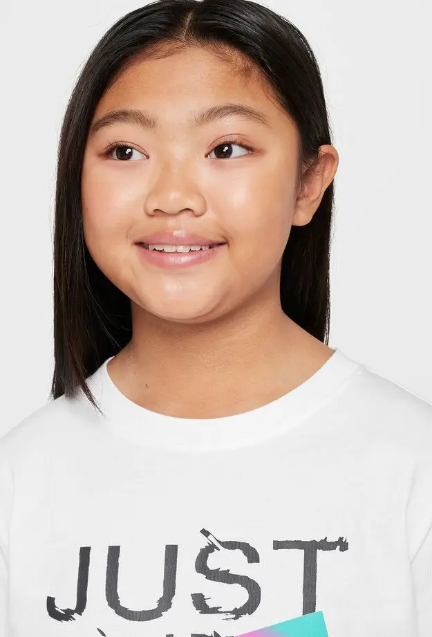 Nike Sportswear Genç Çocuk Beyaz T-Shirt