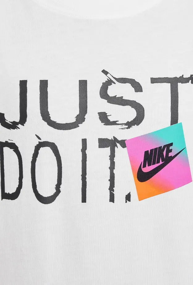 Nike Sportswear Genç Çocuk Beyaz T-Shirt