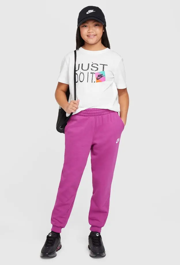 Nike Sportswear Genç Çocuk Beyaz T-Shirt