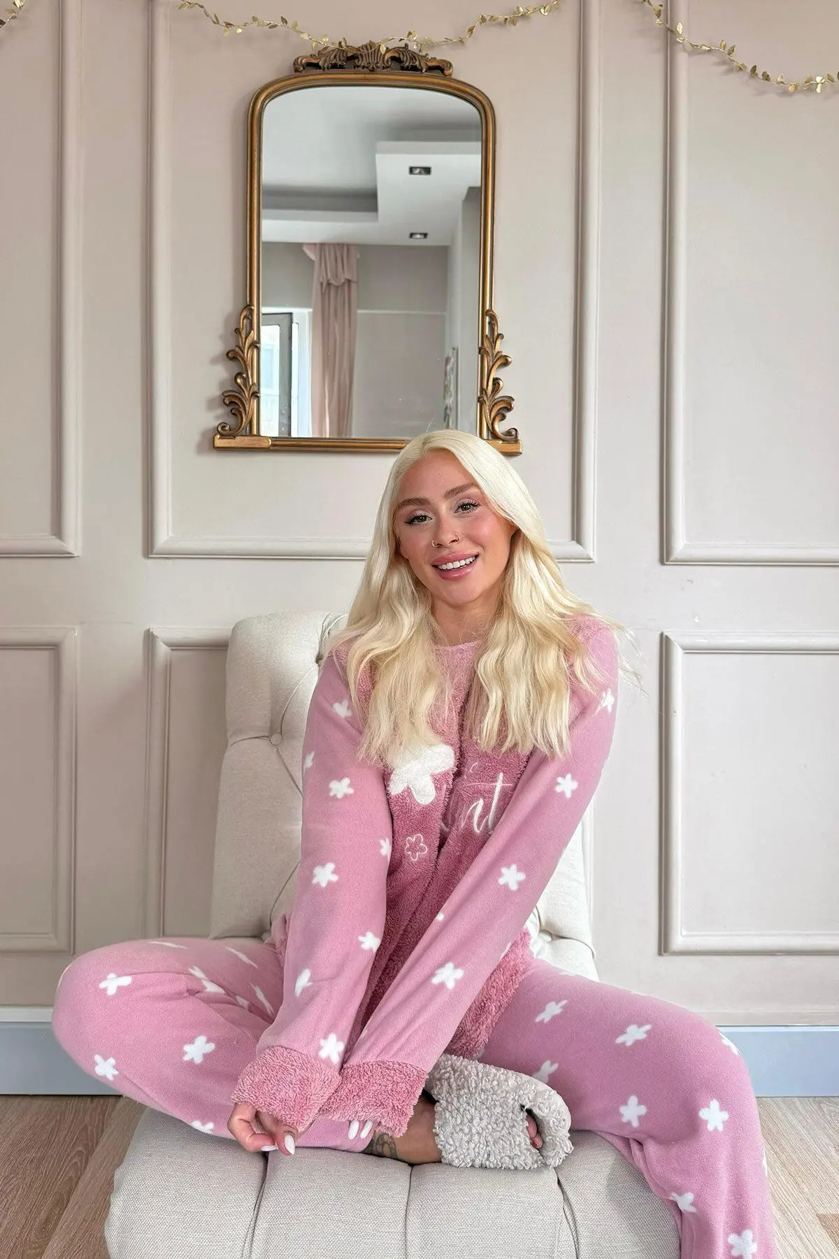 Pembe Hello Winter Desenli Kadın Peluş Pijama Takımı