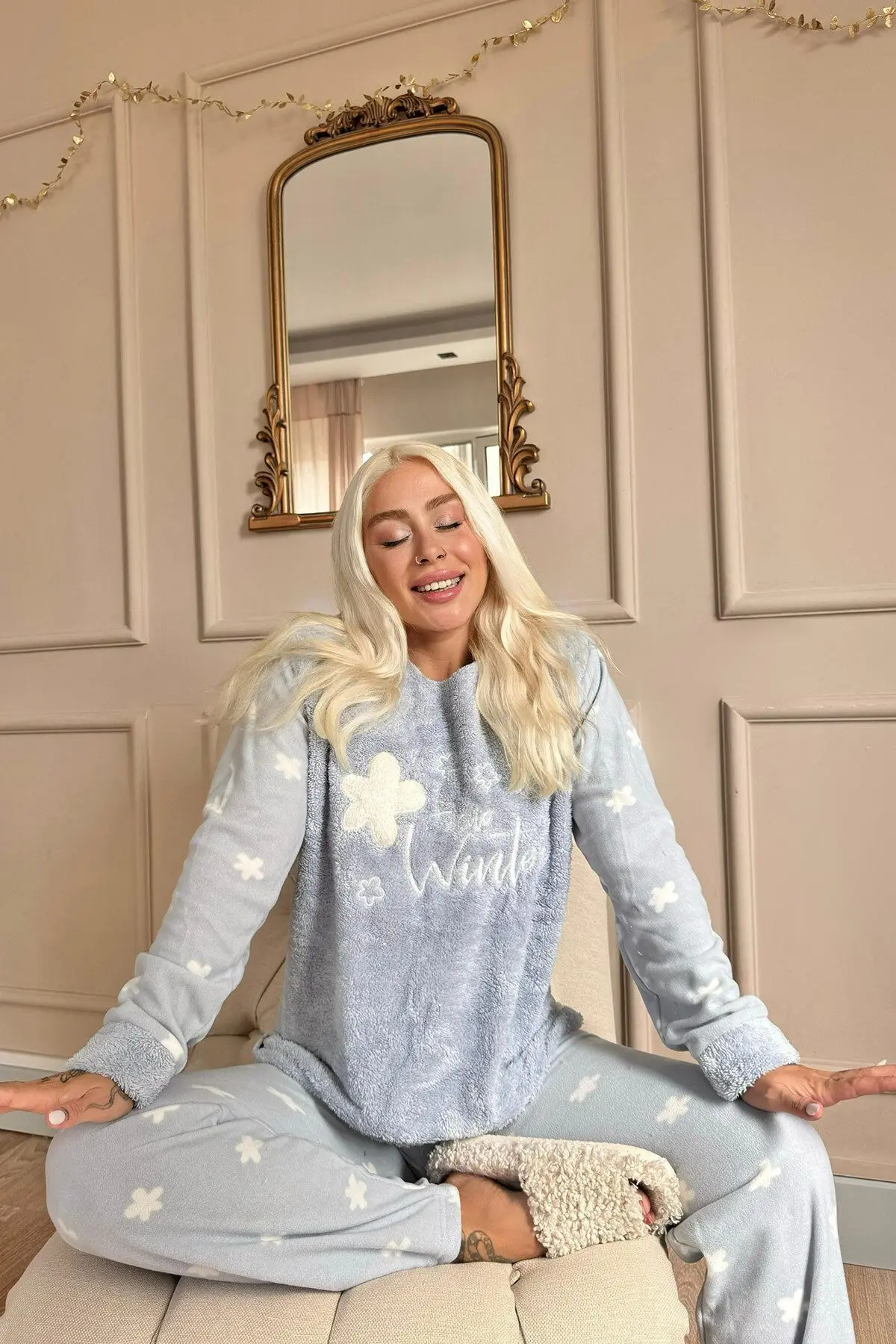 Kadın Mavi Hello Winter Desenli Peluş Pijama Takımı