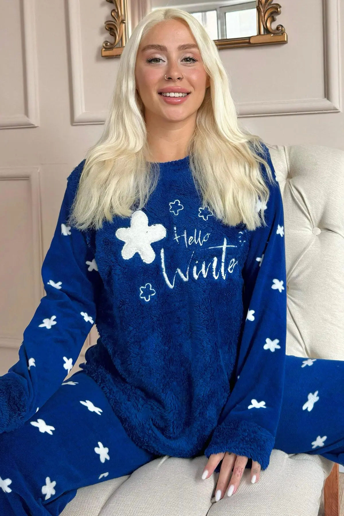 Pijamaevi Lacivert Hello Winter Desenli Kadın Peluş Pijama Takımı