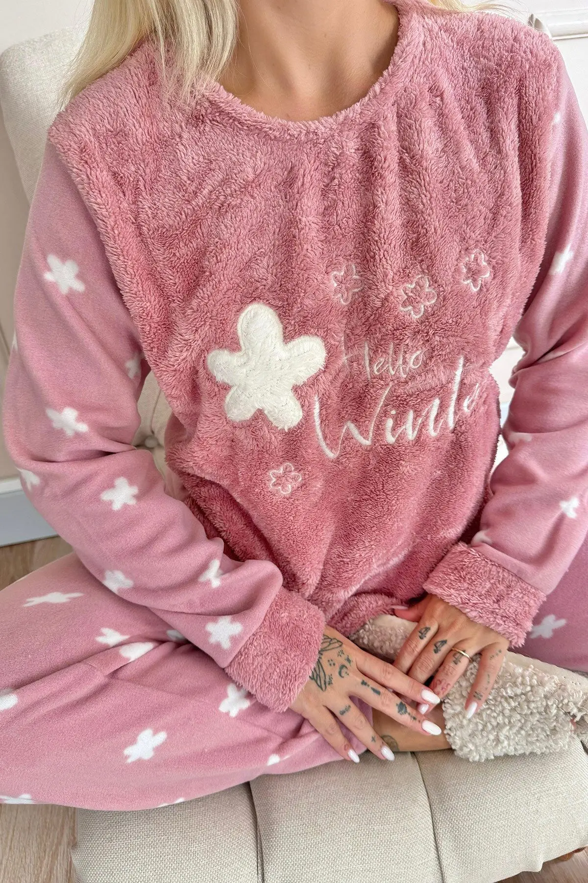 Pembe Hello Winter Desenli Kadın Peluş Pijama Takımı