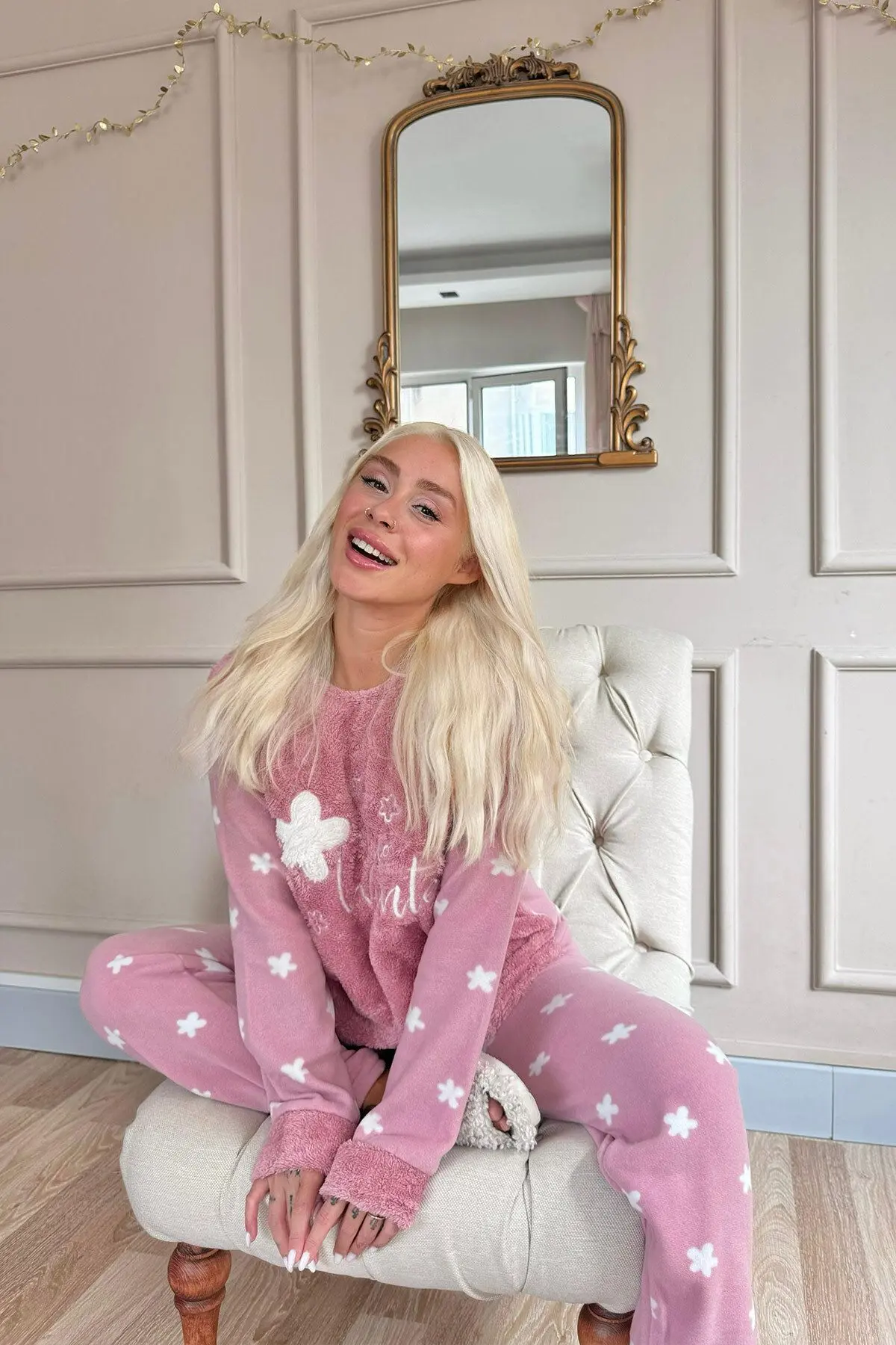 Pembe Hello Winter Desenli Kadın Peluş Pijama Takımı