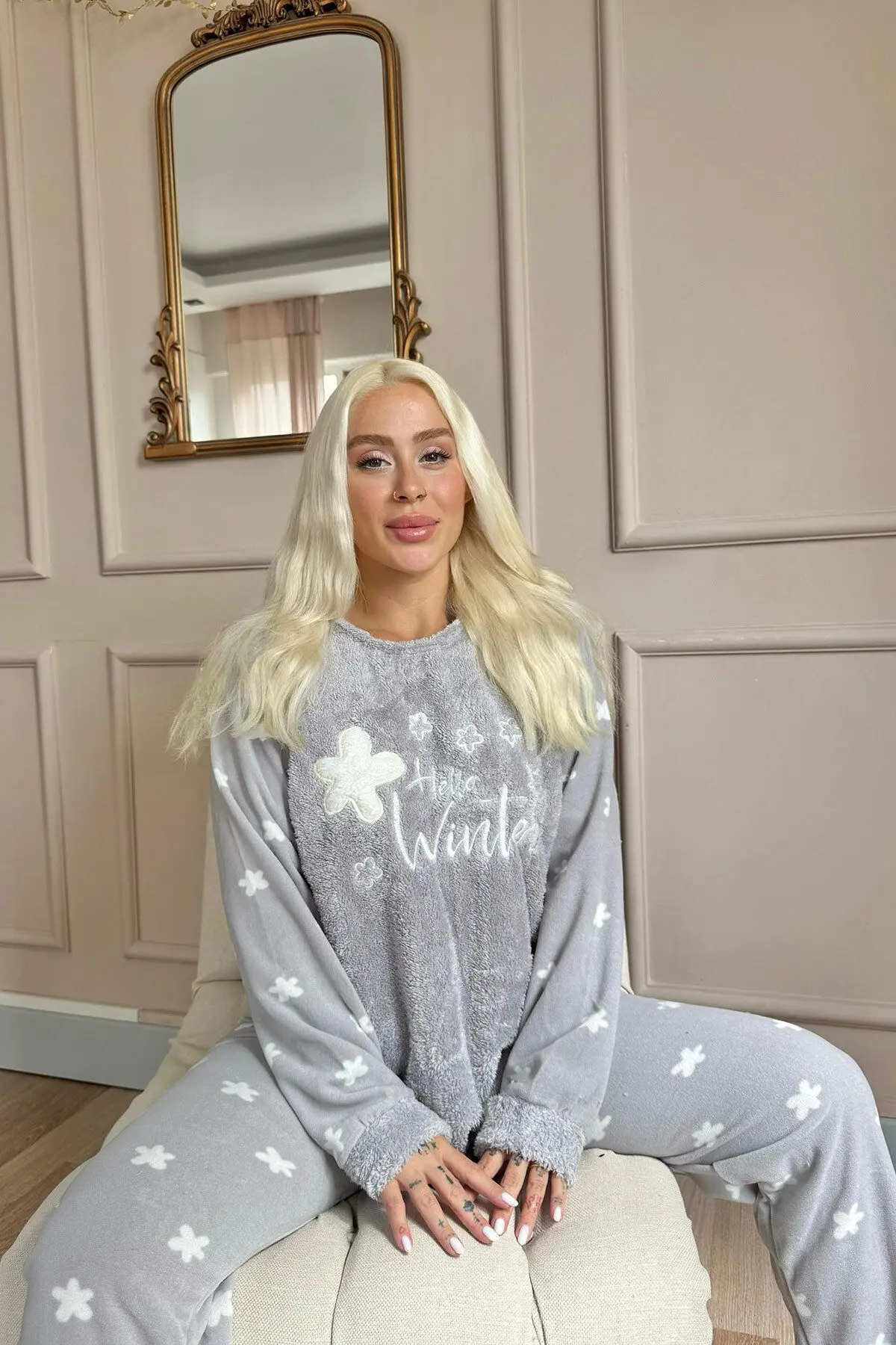 Gri Hello Winter Desenli Kadın Peluş Pijama Takımı