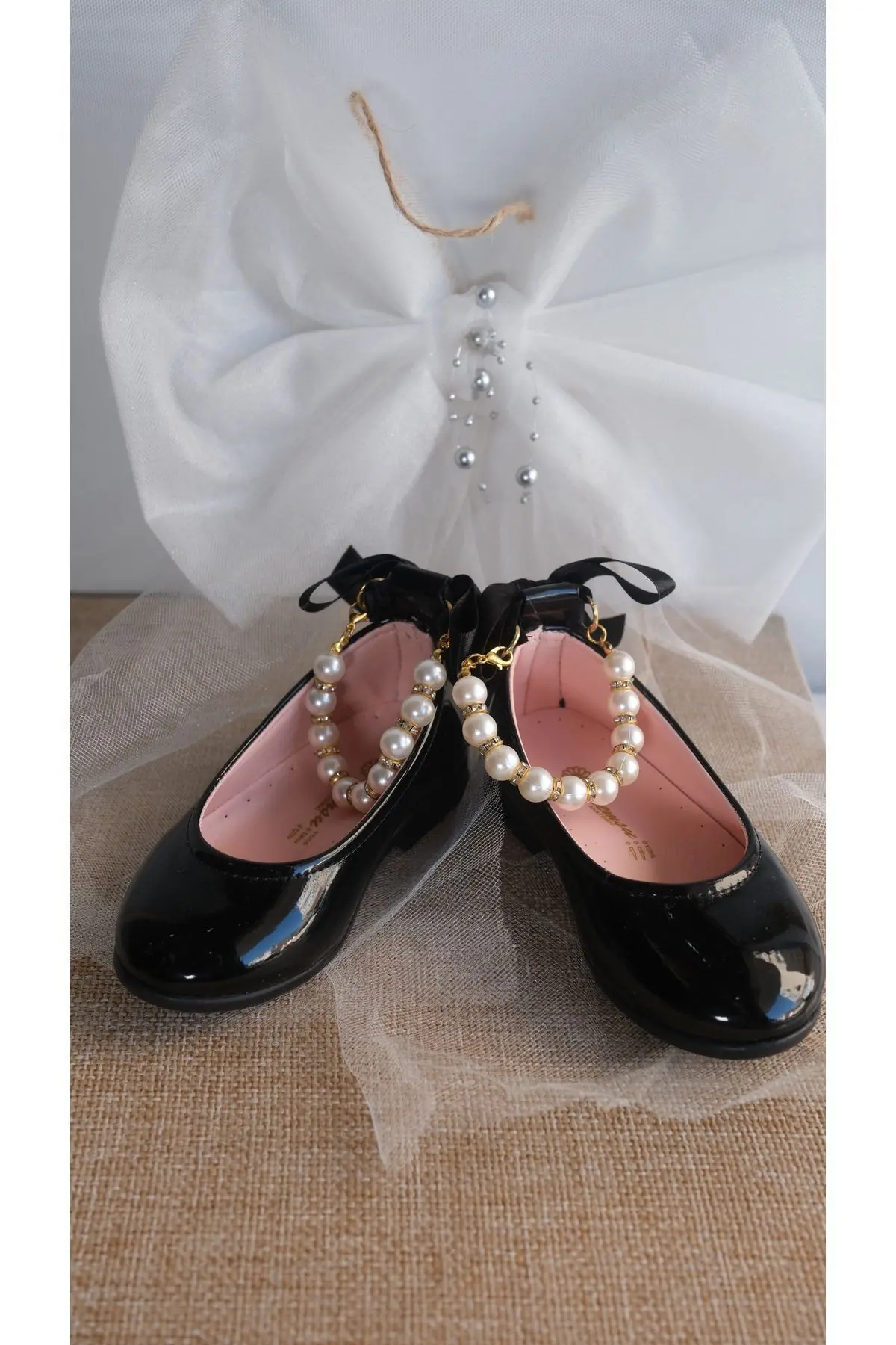 Kız Çocuk Parlak Siyah Bileği İncili Babet