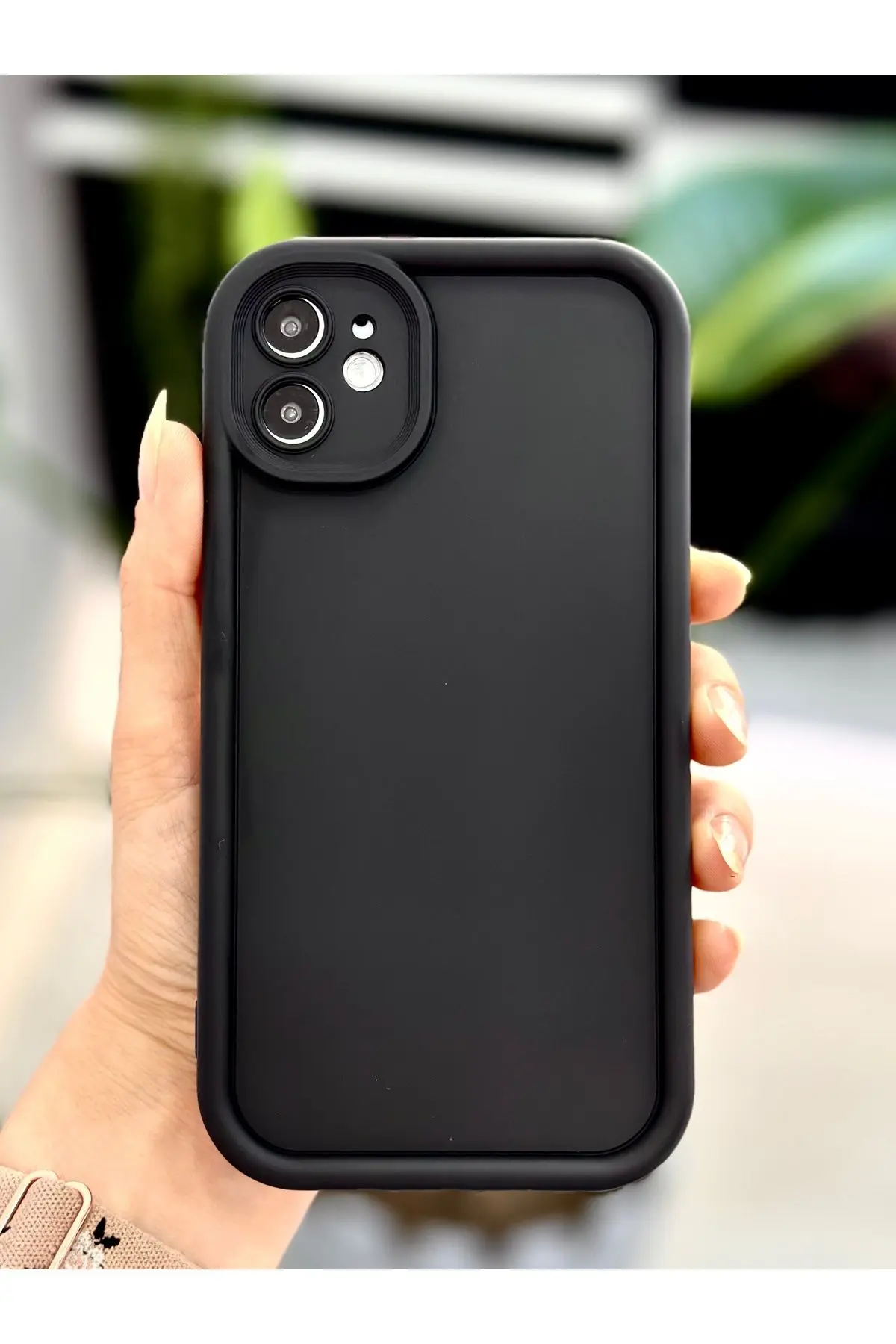 Go Aksesuar Iphone 11 Uyumlu ( 12 Görünümlü Köşeli ) Darbe Önleyici Mat Lansman Silikon Kılıf