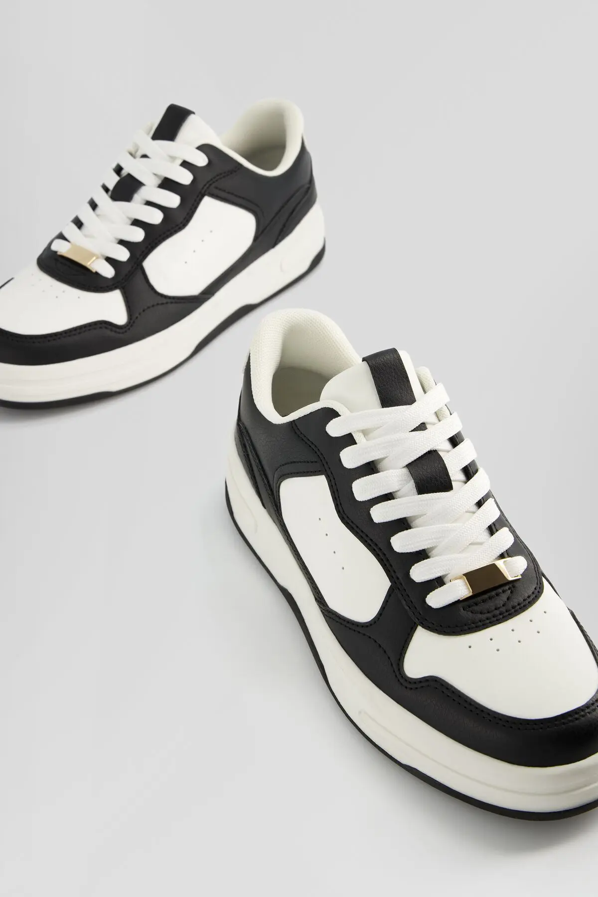 Kontrast spor ayakkabı