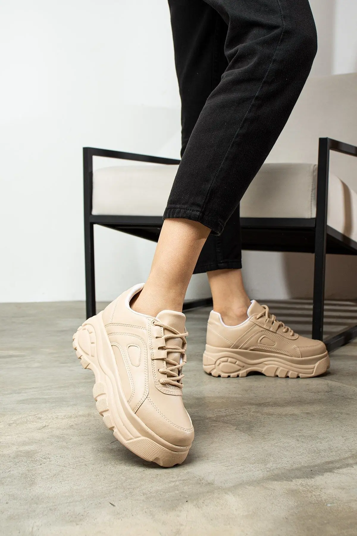 Günlük Kadın Bej Sneaker Desenli Hafif Yüksek Taban Bağcıklı Spor Ayakkabı 001