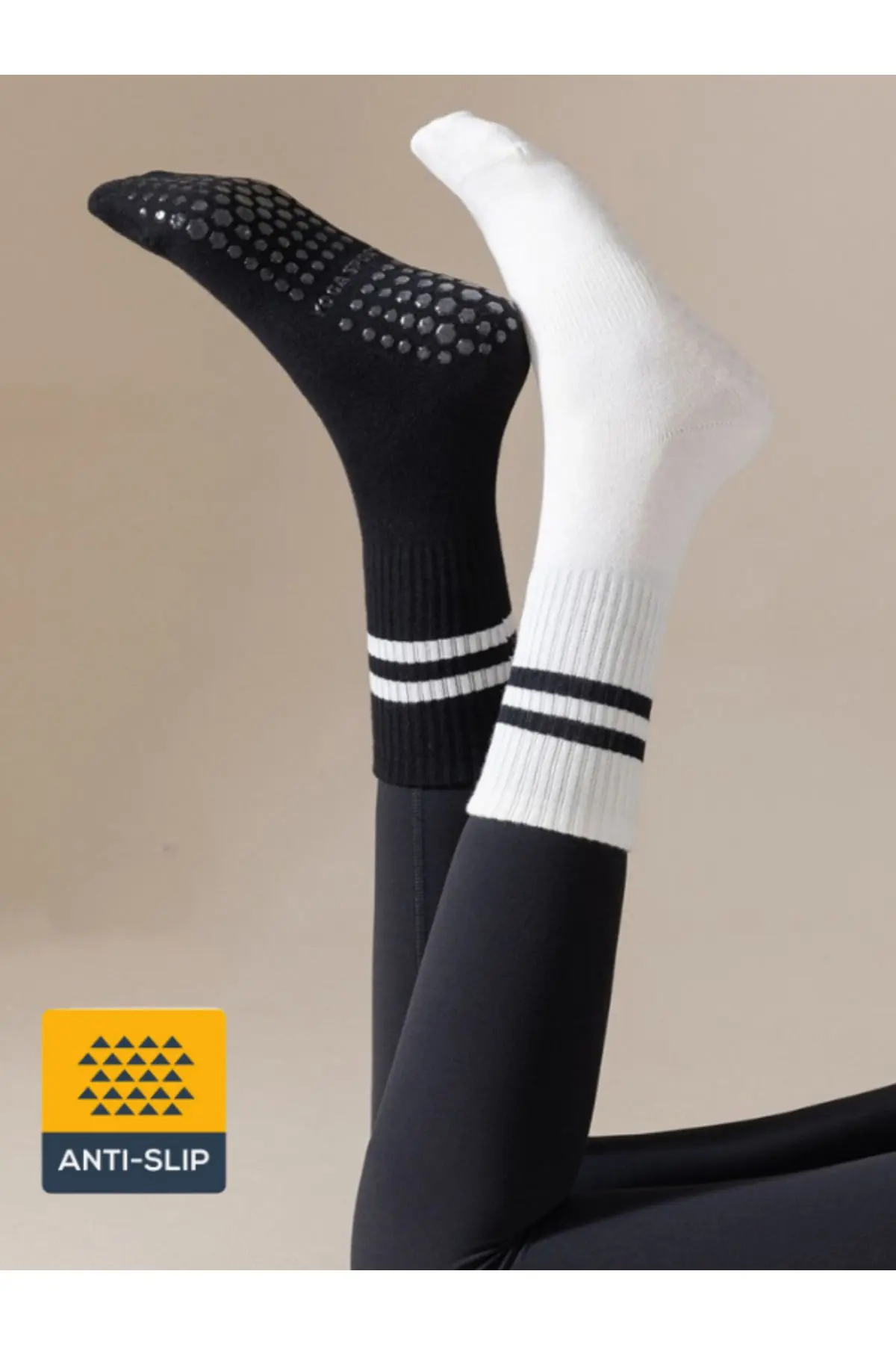 - Yoga ve Pilates İçin Profesyonel Kaydırmaz Tabanlı Siyah Çorap
