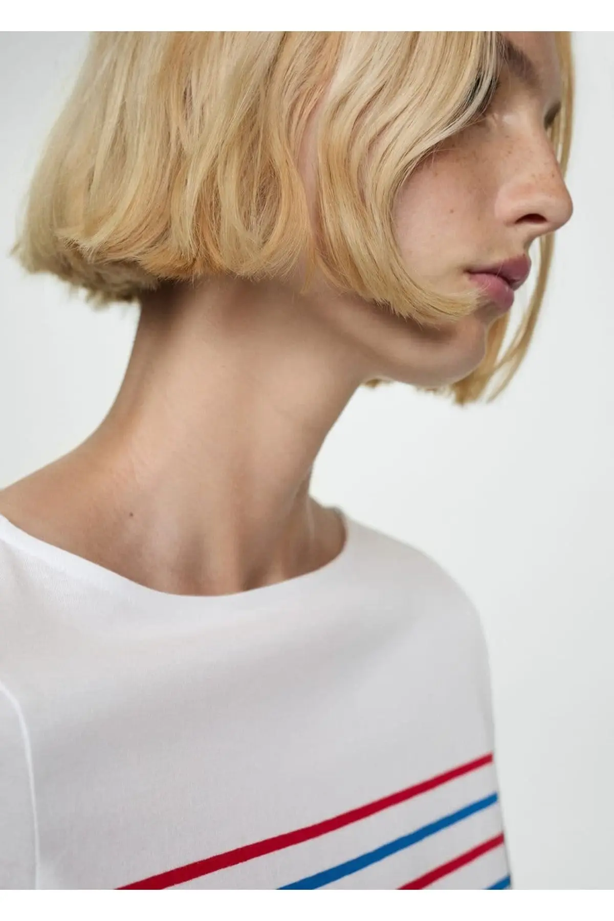 Çizgili kayık yaka tişört