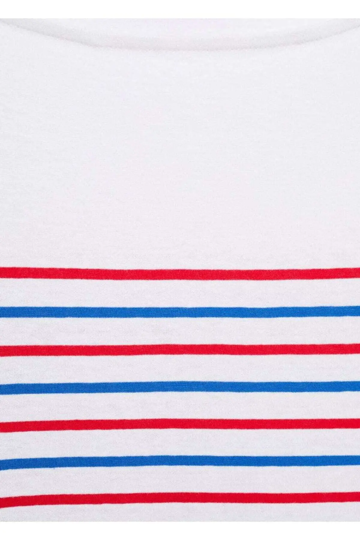 Çizgili kayık yaka tişört