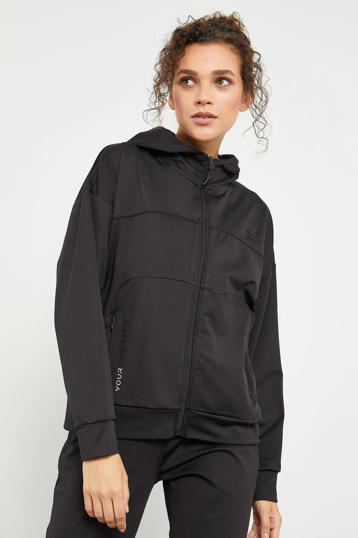 Siyah Kapüşonlu Gizli Cep Detaylı Standart Kalıp Kadın Eşofman Takımı - 95306