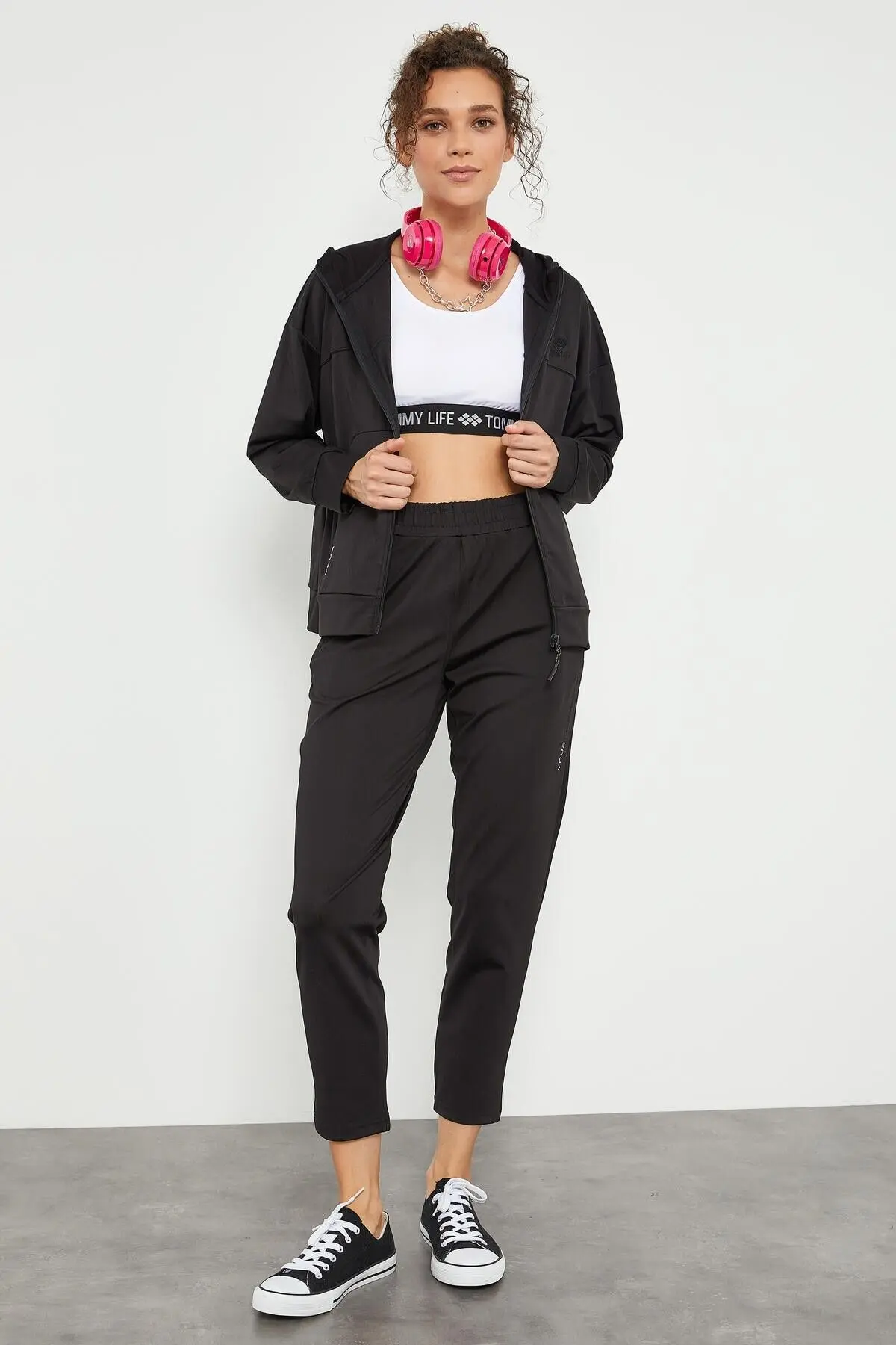 Siyah Kapüşonlu Gizli Cep Detaylı Standart Kalıp Kadın Eşofman Takımı - 95306