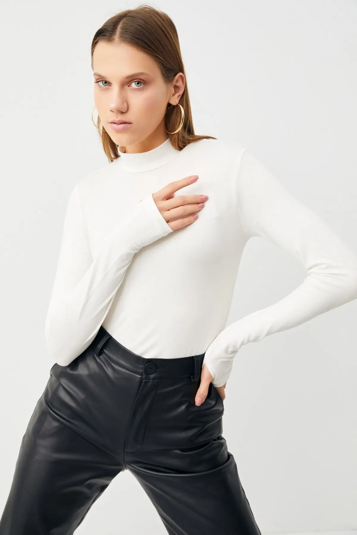 Kadın Beyaz Parmak Detaylı Body