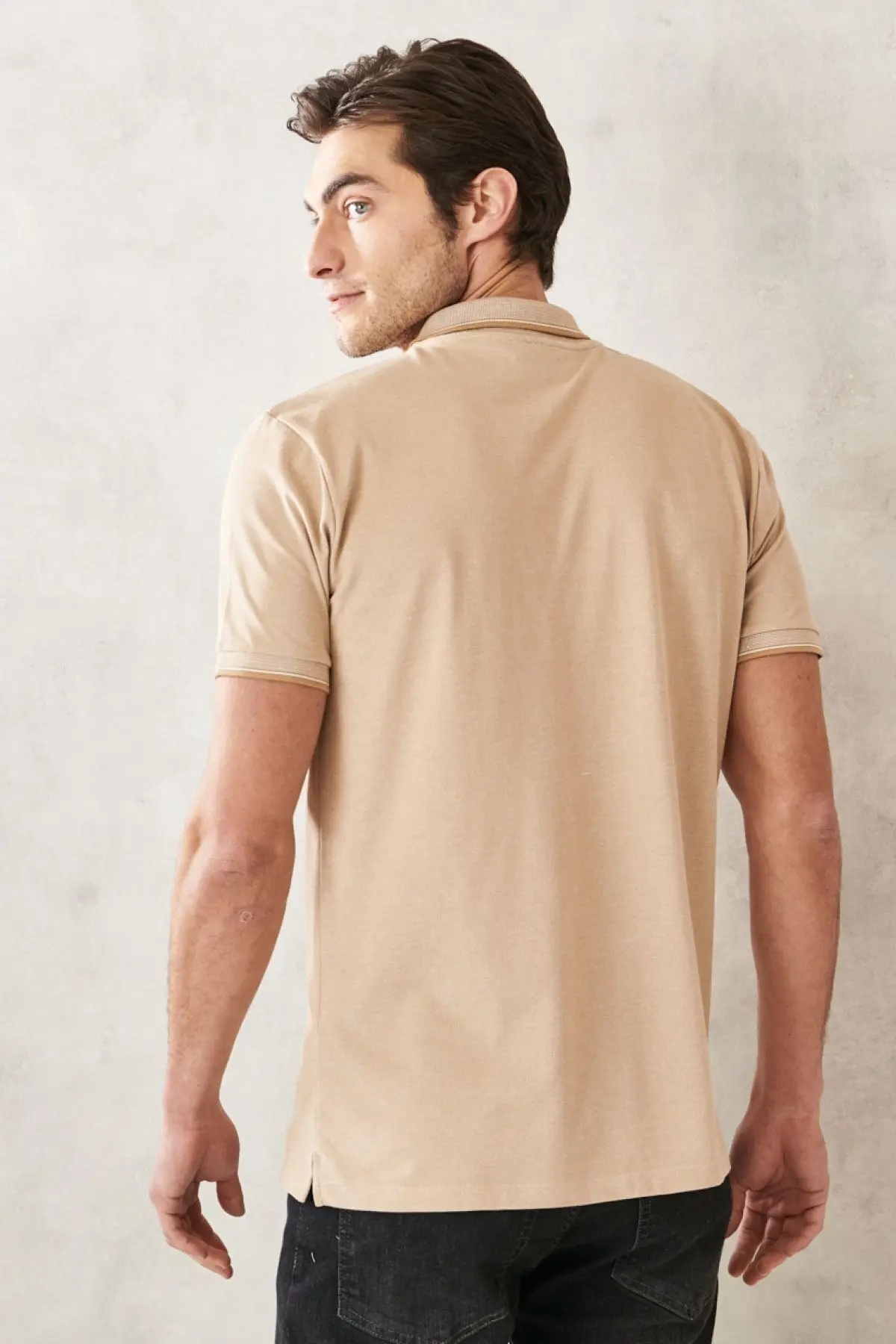 Erkek Çekmeyen Pamuklu Kumaş Slim Fit Dar Kesim Açık Bej-Beyaz Kıvrılmaz Polo Yaka Tişört