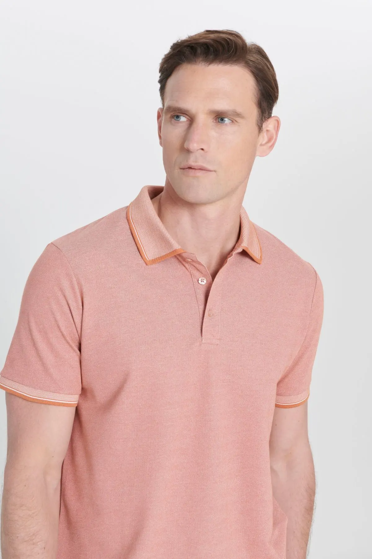 Erkek Çekmeyen Pamuklu Kumaş Slim Fit Dar Kesim Kiremit-Bej Kıvrılmaz Polo Yaka Tişört