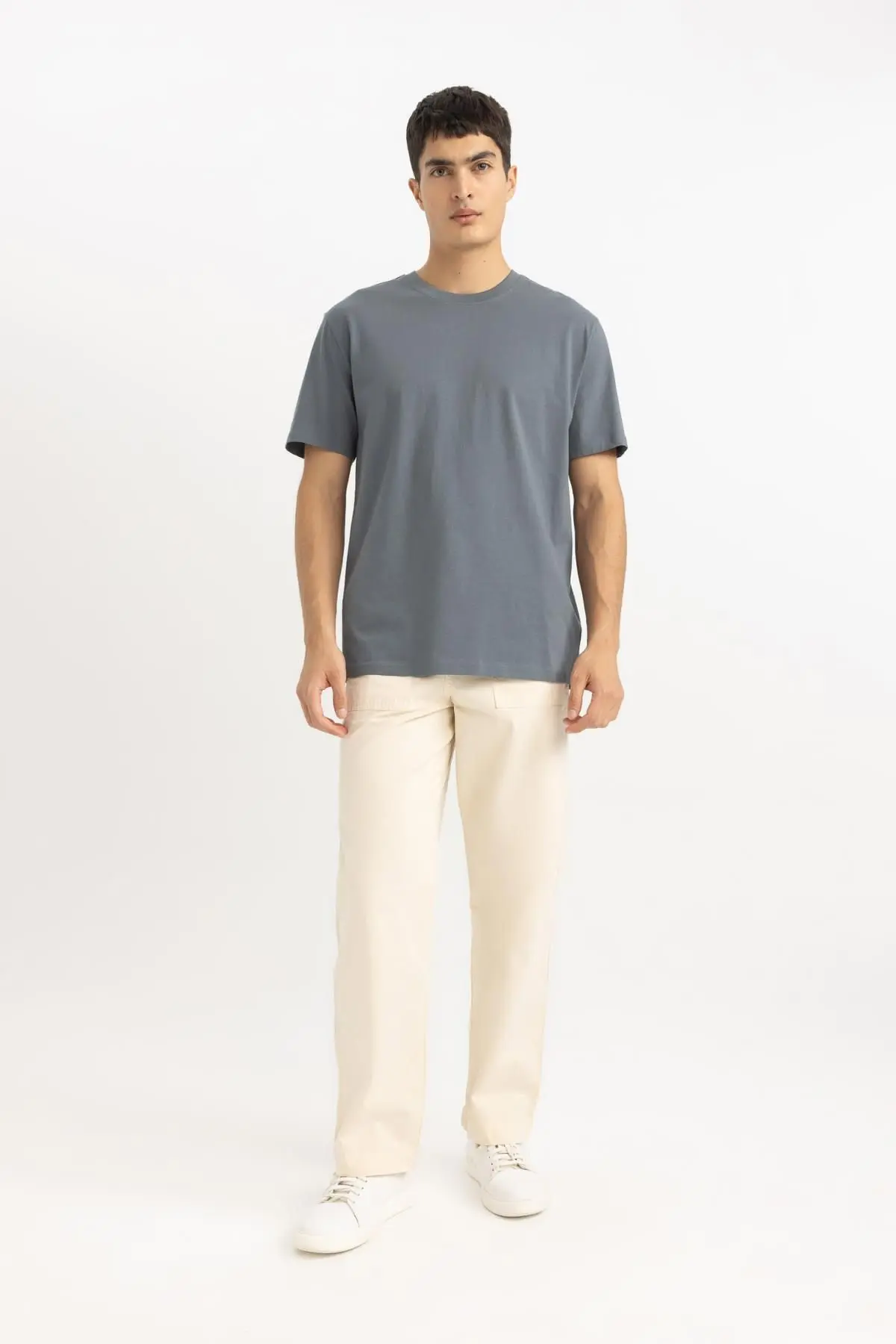 New Regular Fit Bisiklet Yaka Kısa Kollu %100 Pamuk Basic Tişört V7699az24sp