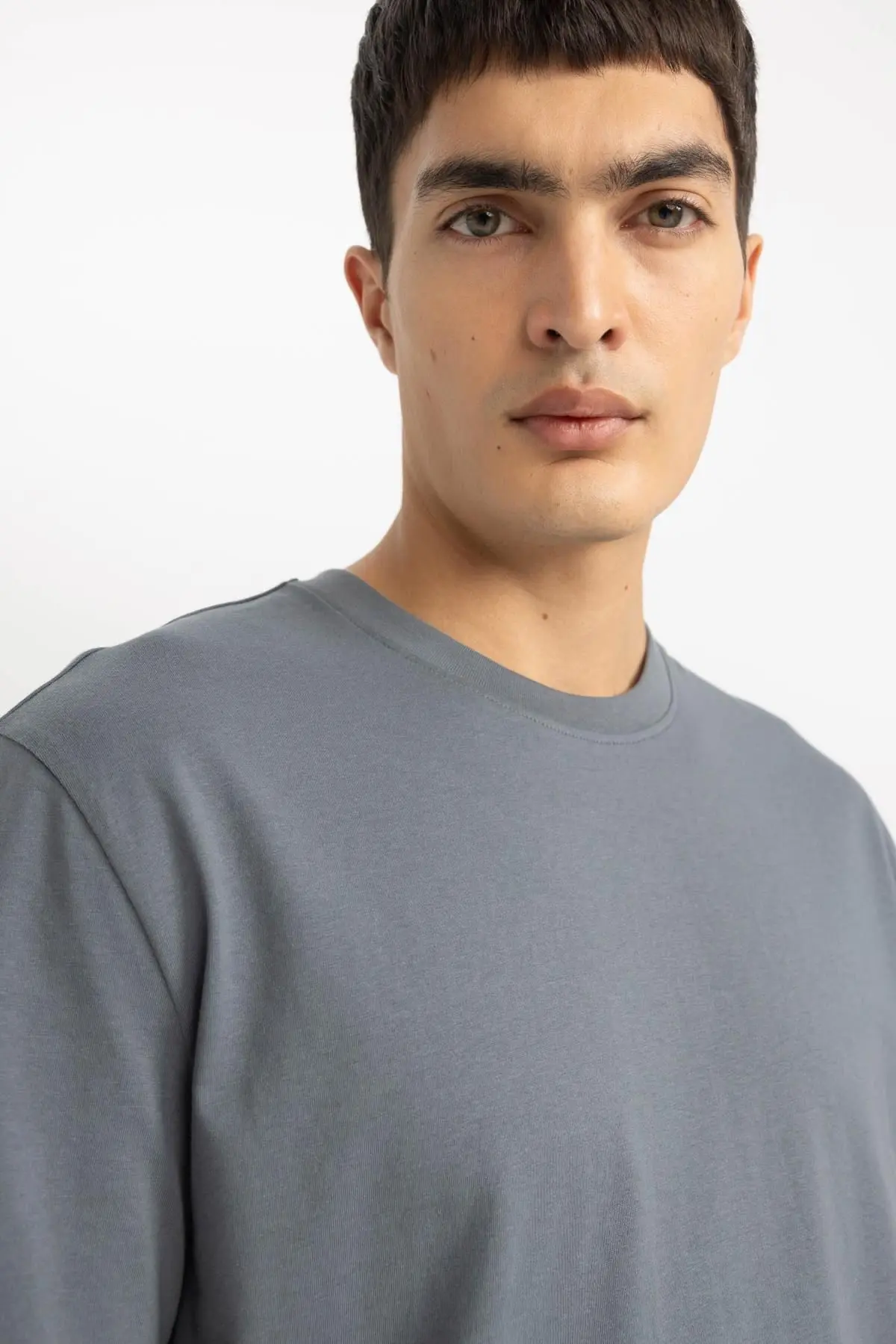 New Regular Fit Bisiklet Yaka Kısa Kollu %100 Pamuk Basic Tişört V7699az24sp