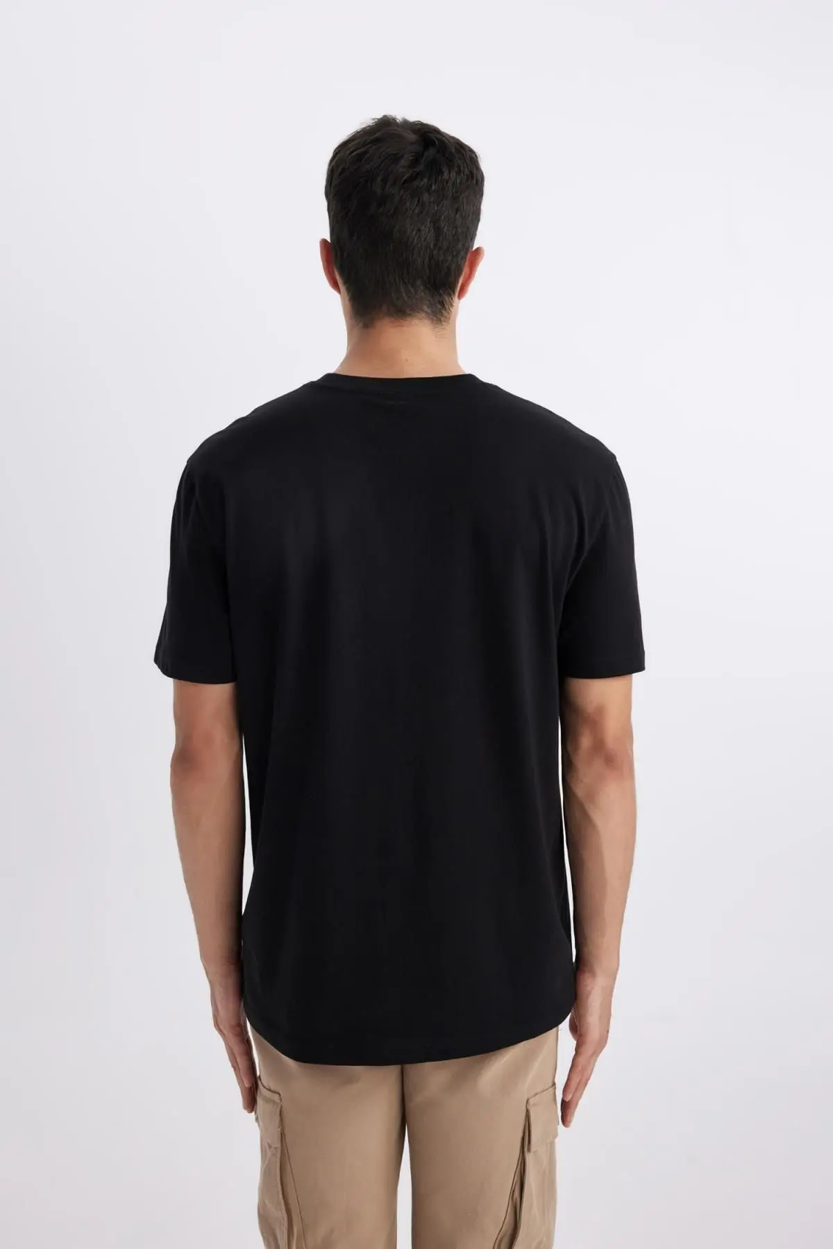 Erkek Siyah New Regular Fit Normal Kesim Bisiklet Yaka Pamuklu Kısa Kollu Basic Tişört V7699az24sp