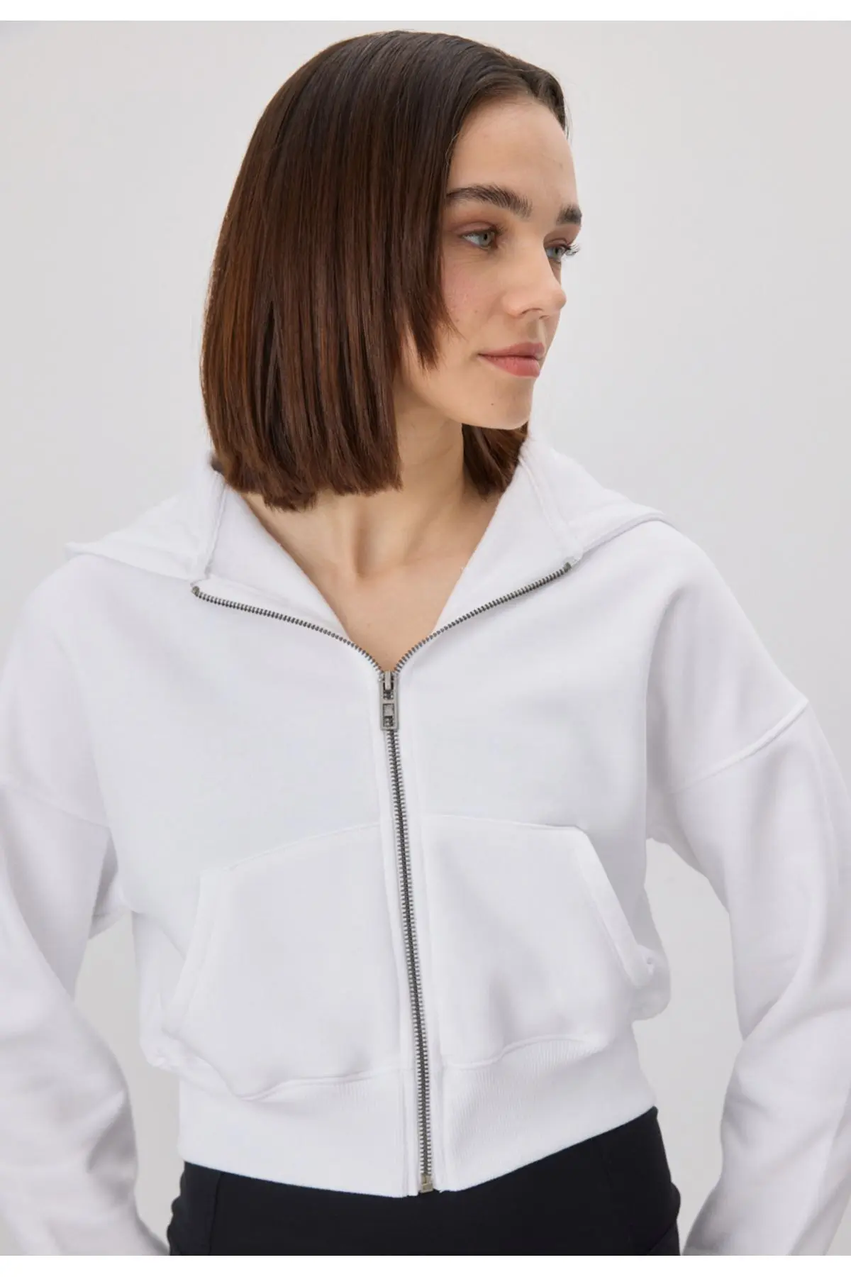 Kadın Beyaz Renk Kapüşonlu Şardonlu Crop Sweatshirt Hırka