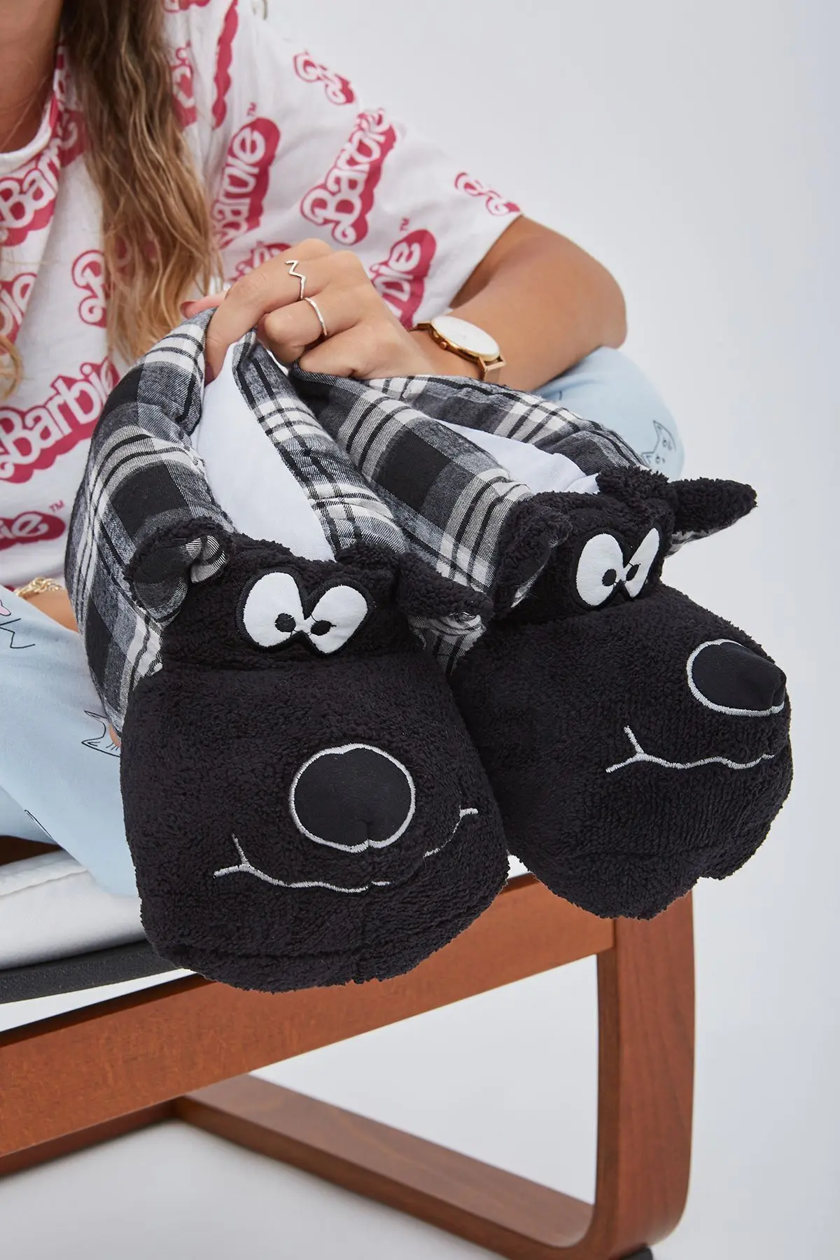 Moda Devrin Siyah Gri Ekoseli Hayvanlı Sessiz Taban Panduf Sevimli Köpek Figürlü Peluş Ev Ayakkabısı