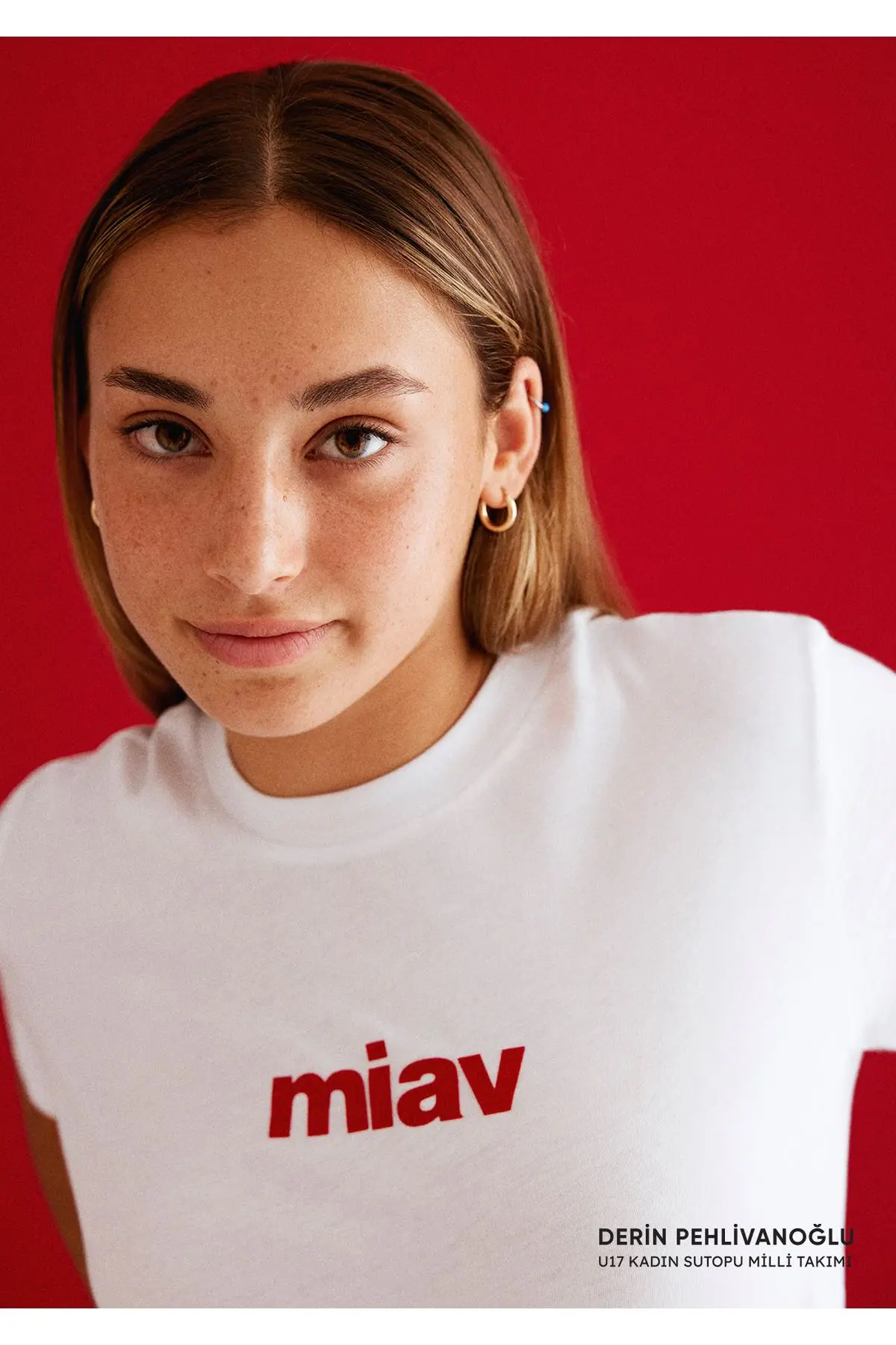 Mavi Kırmızı Miav Baskılı Beyaz Tişört Regular Fit / Normal Kesim 1610622-86417