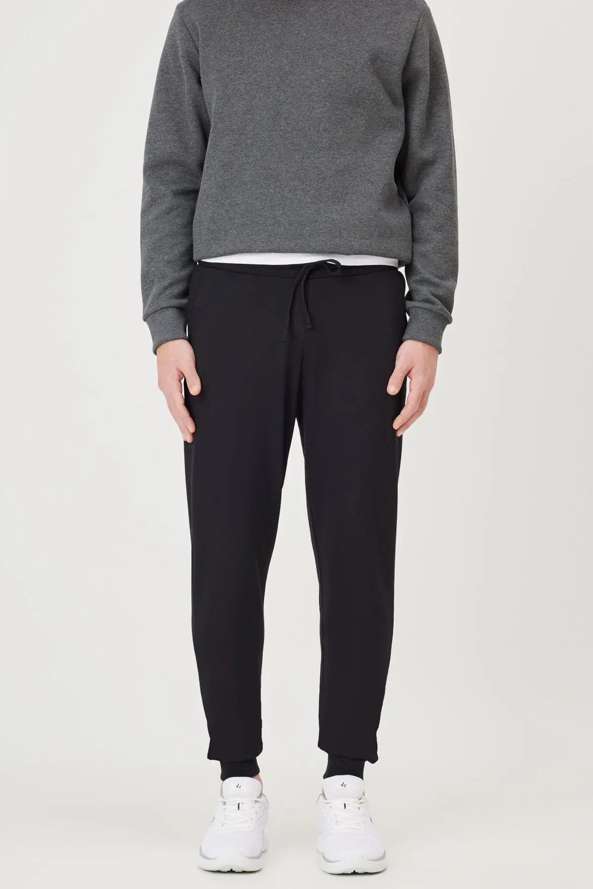AC&Co / Altınyıldız Classics Erkek Siyah Standart Fit Normal Kesim 2 Iplik Cepli Rahat Pamuklu Jogger Eşofman Altı