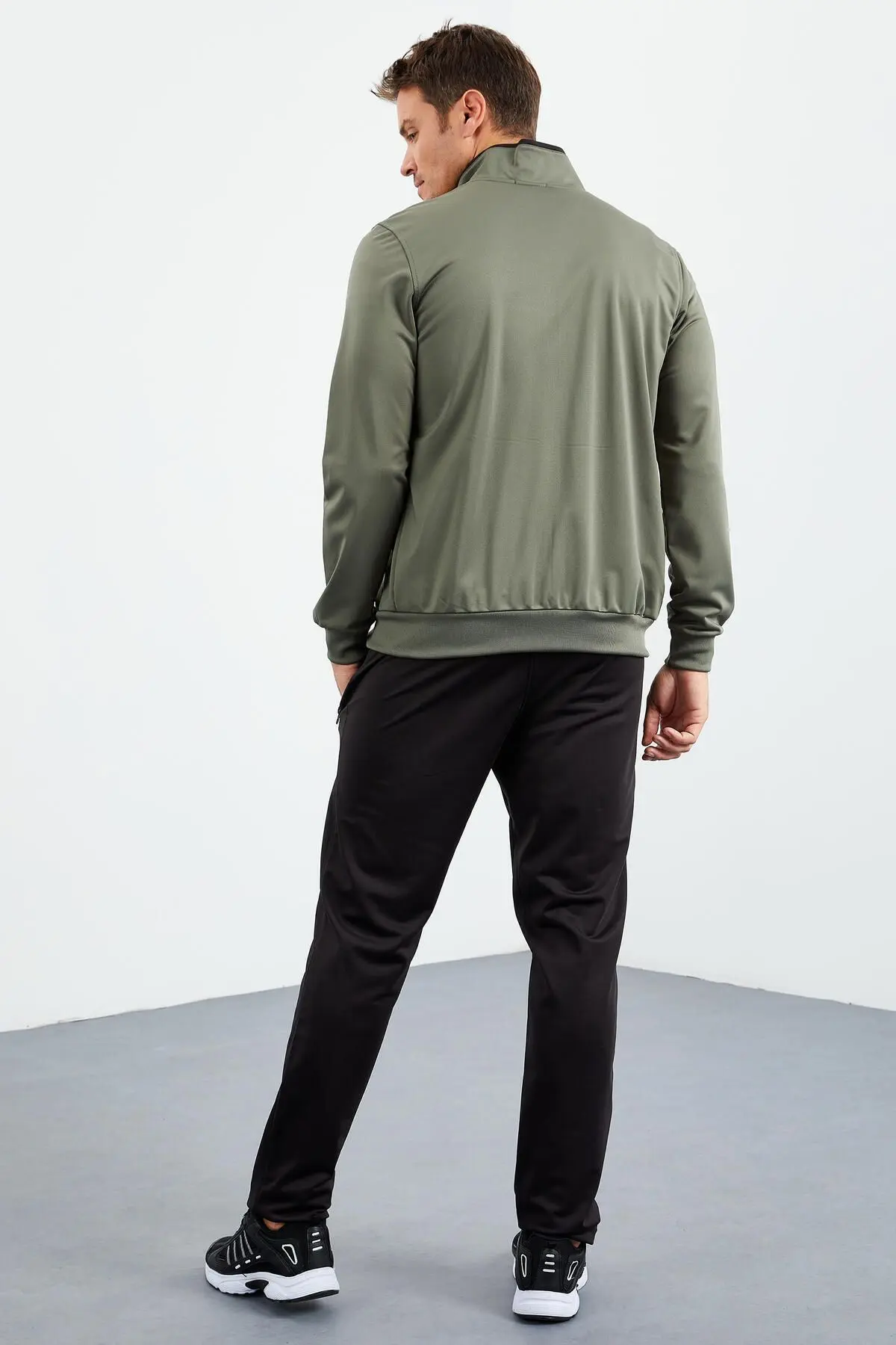 Çağla - Siyah Dik Yaka Fermuarlı Standart Kalıp Klasik Paça Erkek Eşofman Takımı - 85162