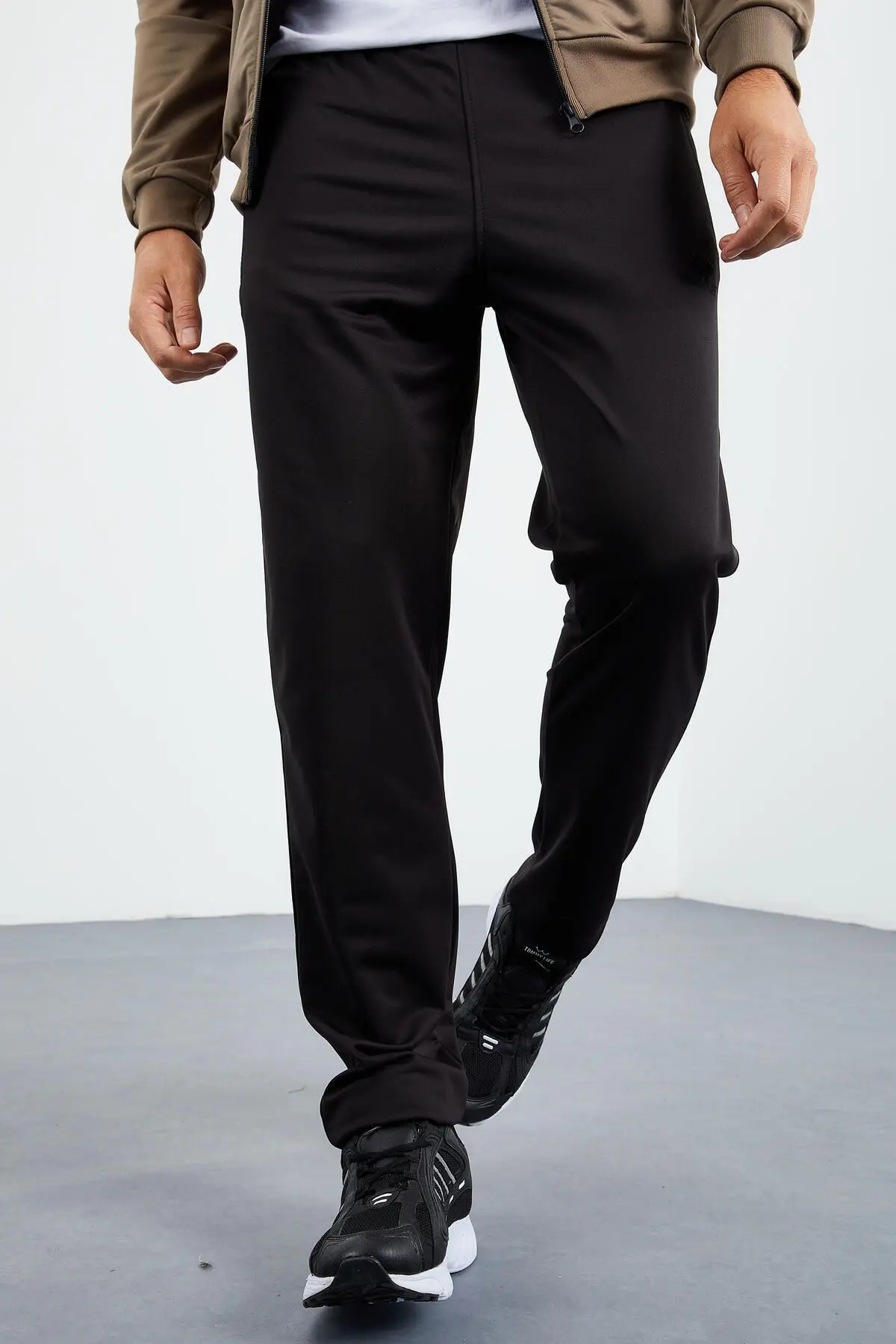 Camel - Siyah Dik Yaka Fermuarlı Standart Kalıp Klasik Paça Erkek Eşofman Takımı - 85162