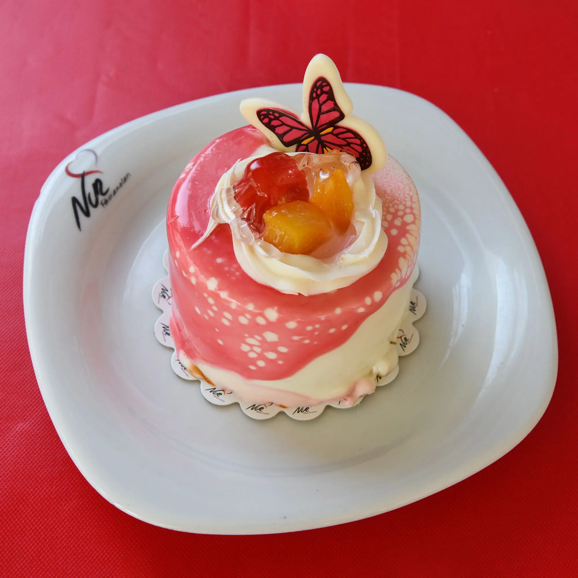 Çikolatalı Çilekli Pasta (No. 0)