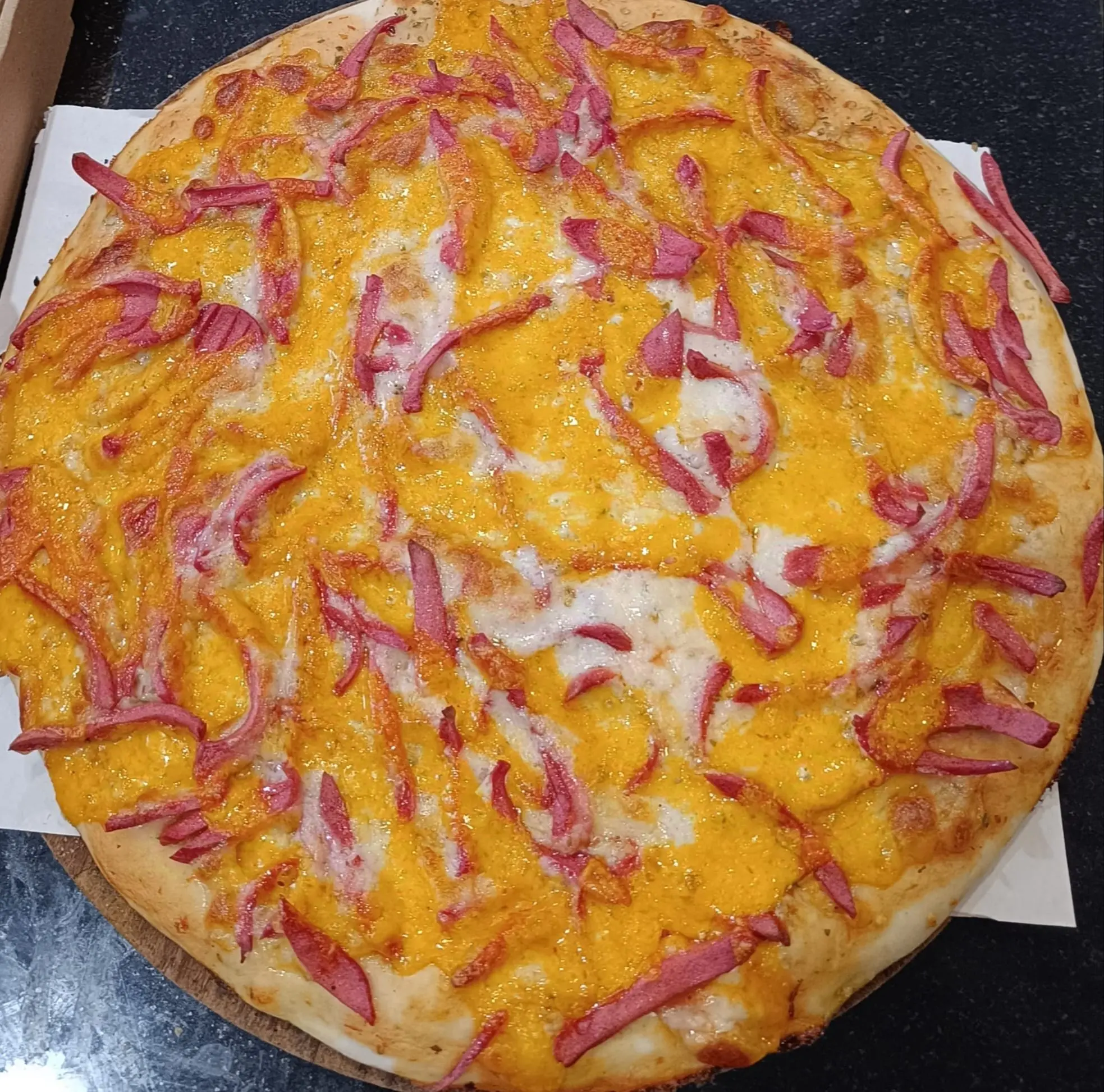 Sosisli Cheddarlı Pizza (Orta)